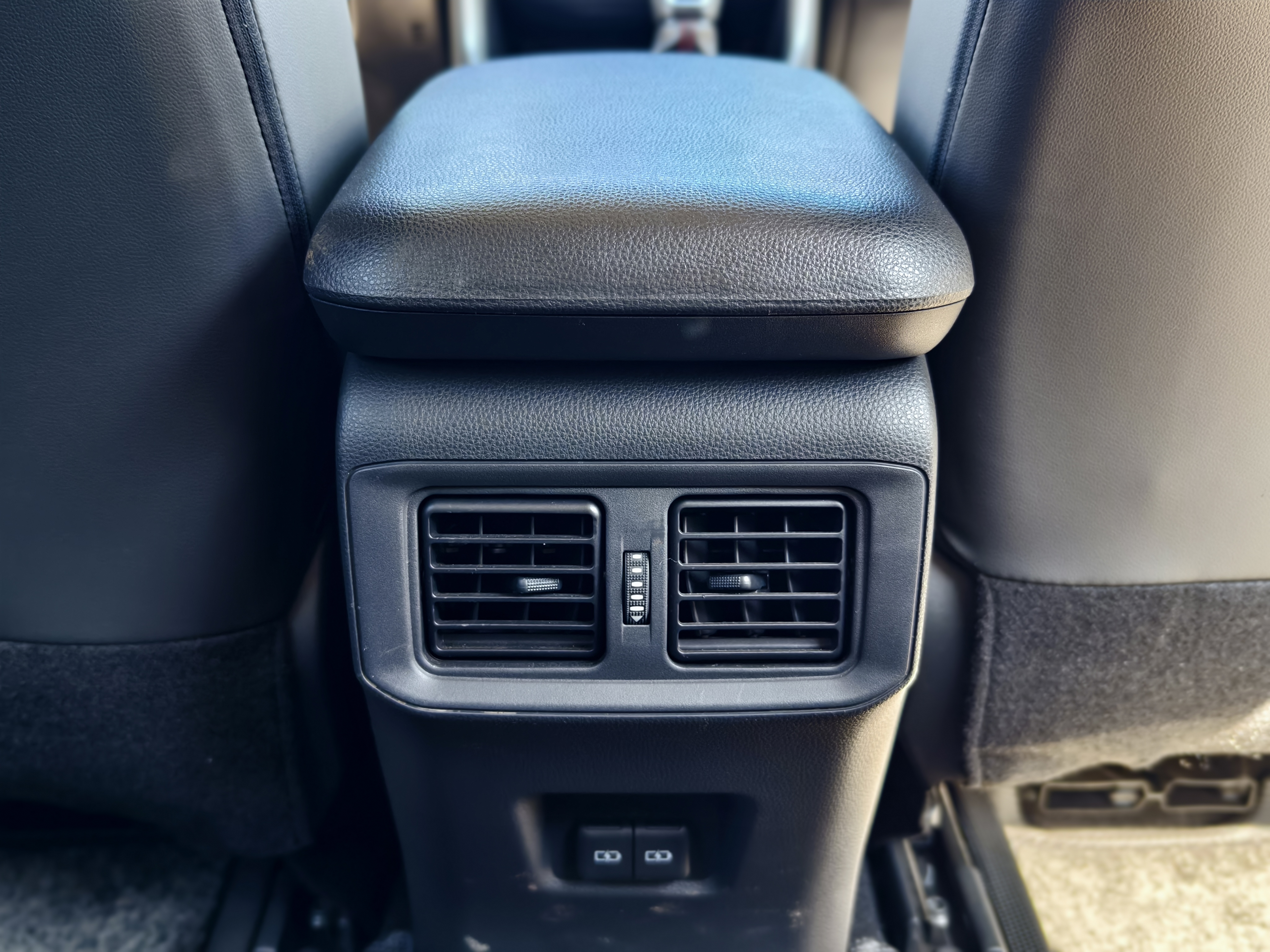 Toyota RAV4 Hybird E+ 2022 immagine di auto #21