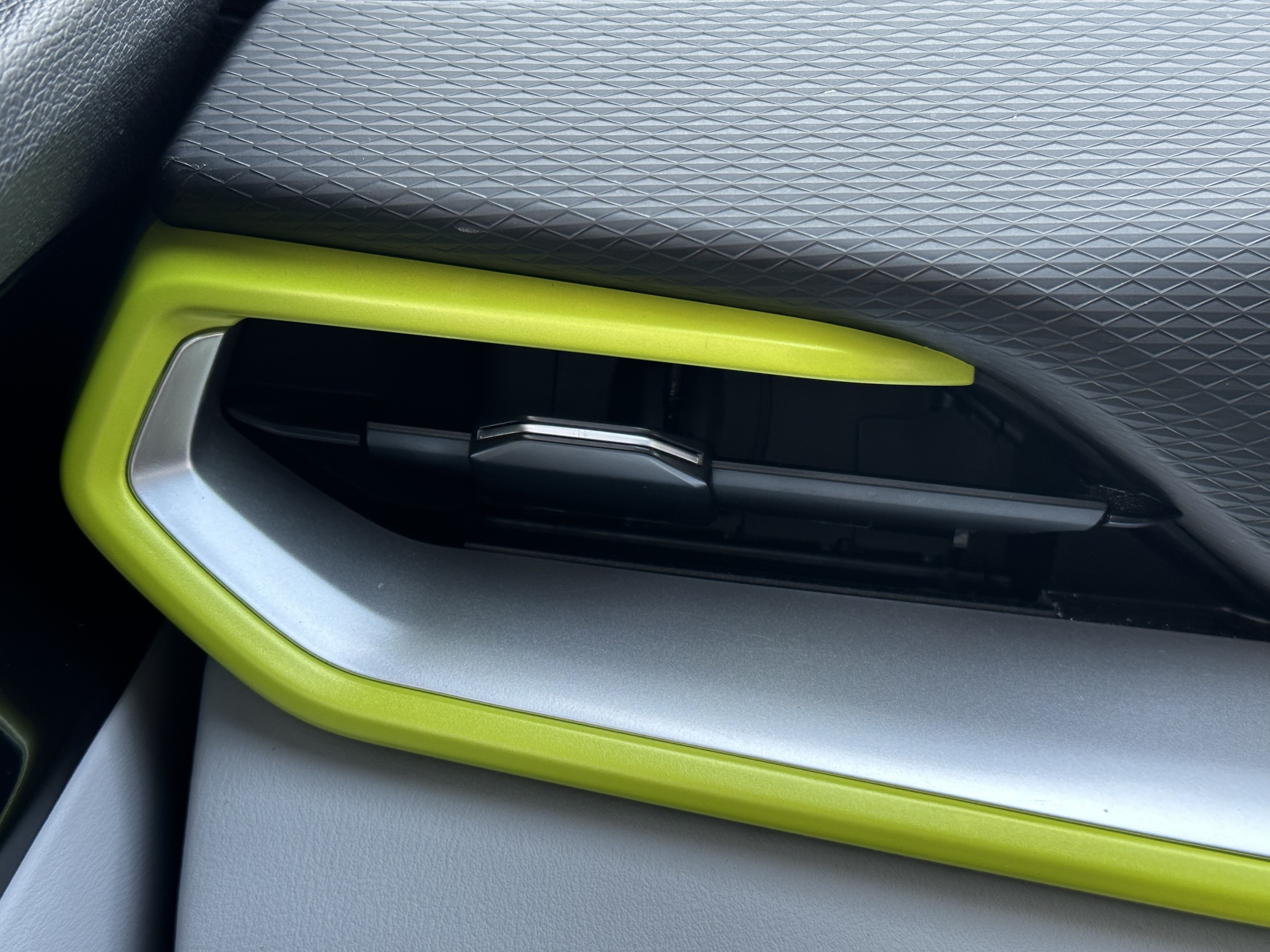 GEELY Coolray 2023 #21 GEELY Coolray 2023 car image #21