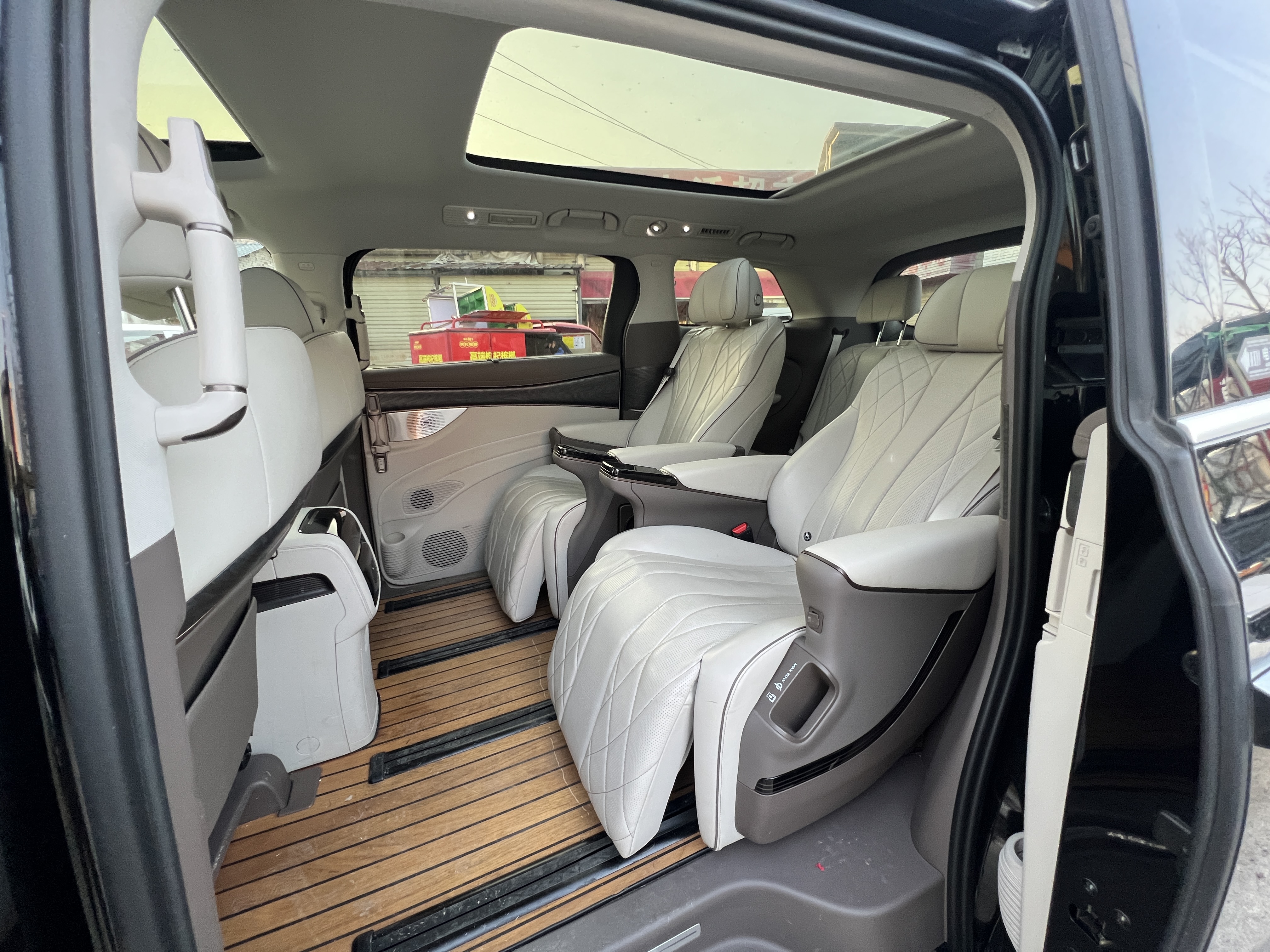 Denza D9 2023 صورة سيارة #21