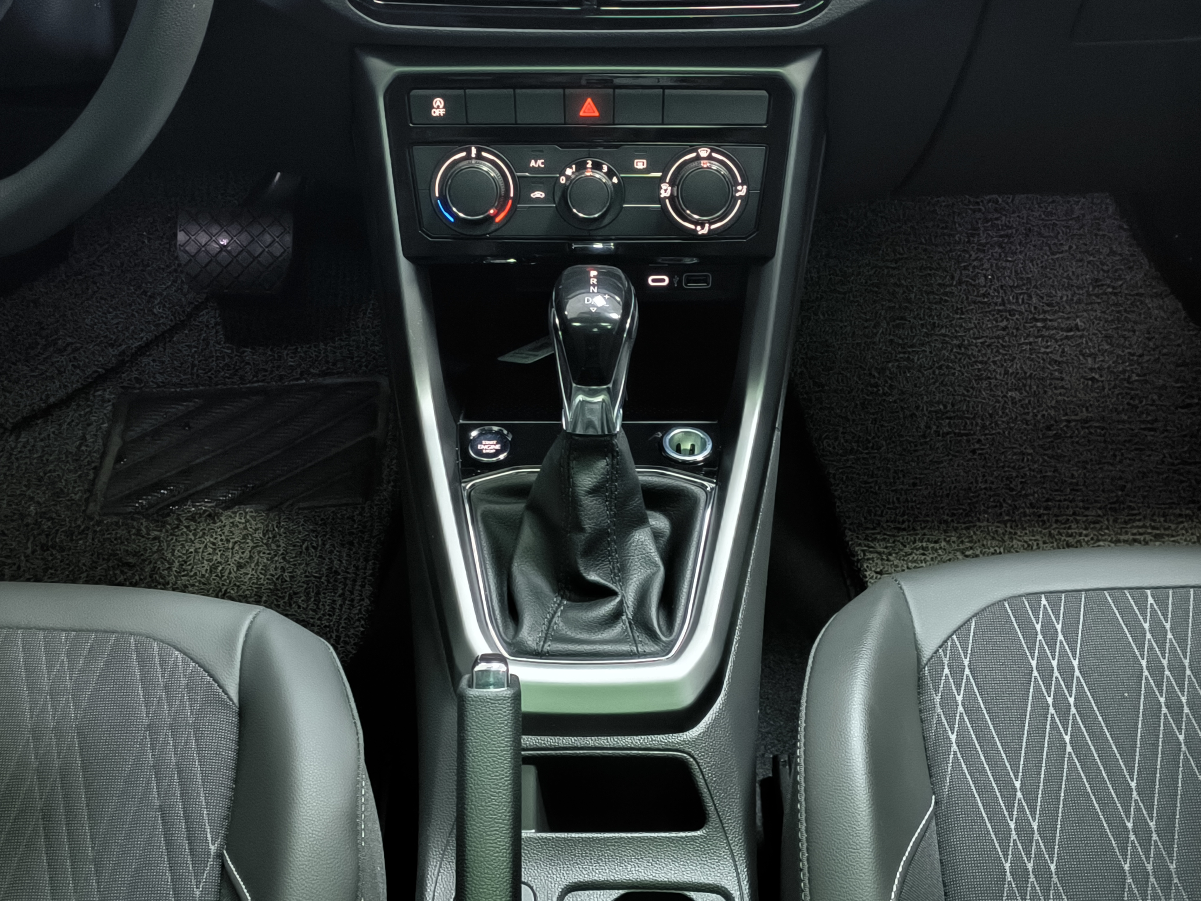 Volkswagen T-Cross 2023 #21 Volkswagen T-Cross 2023 car image #21