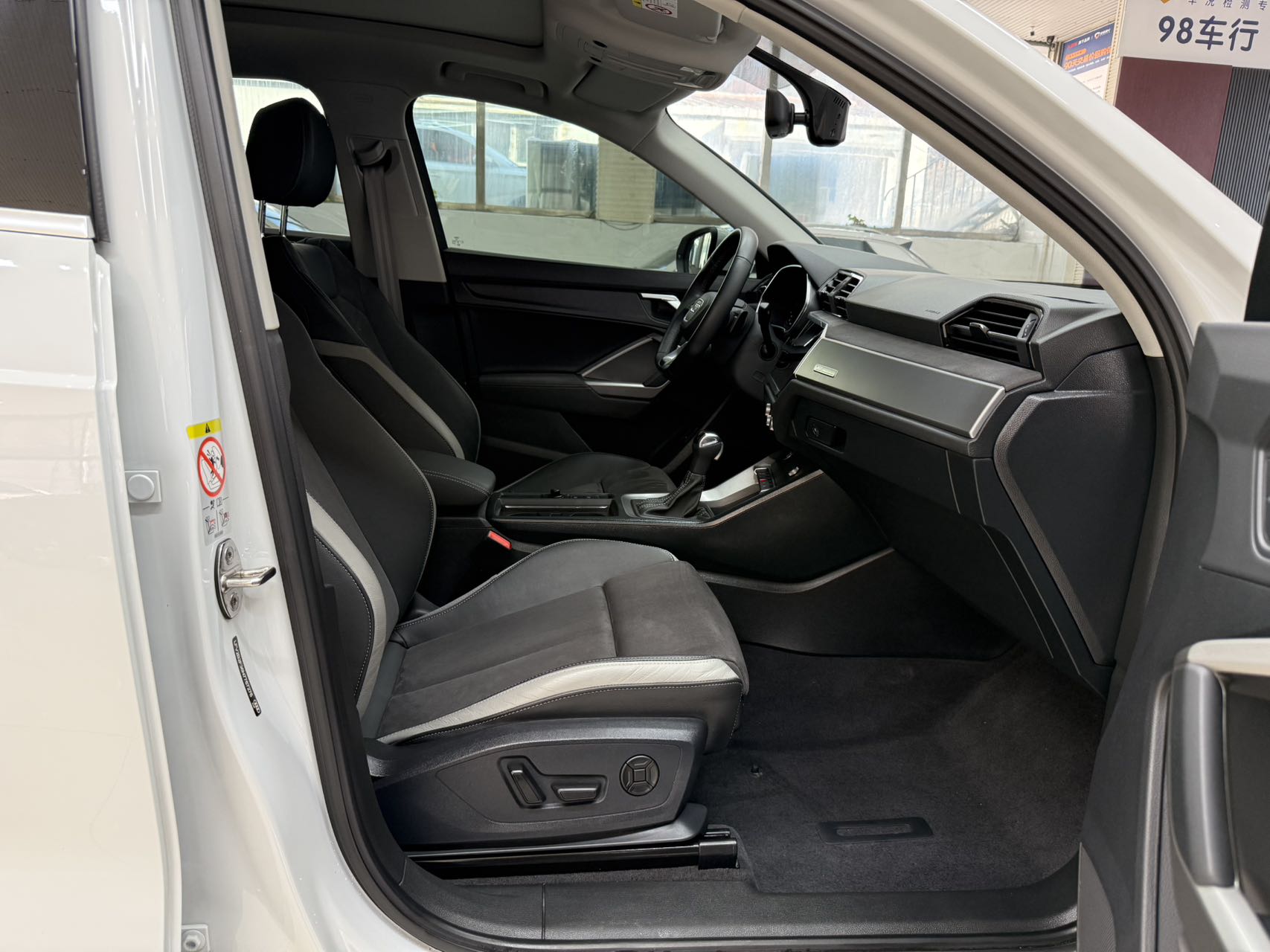 Audi Q3 2023 car image #21