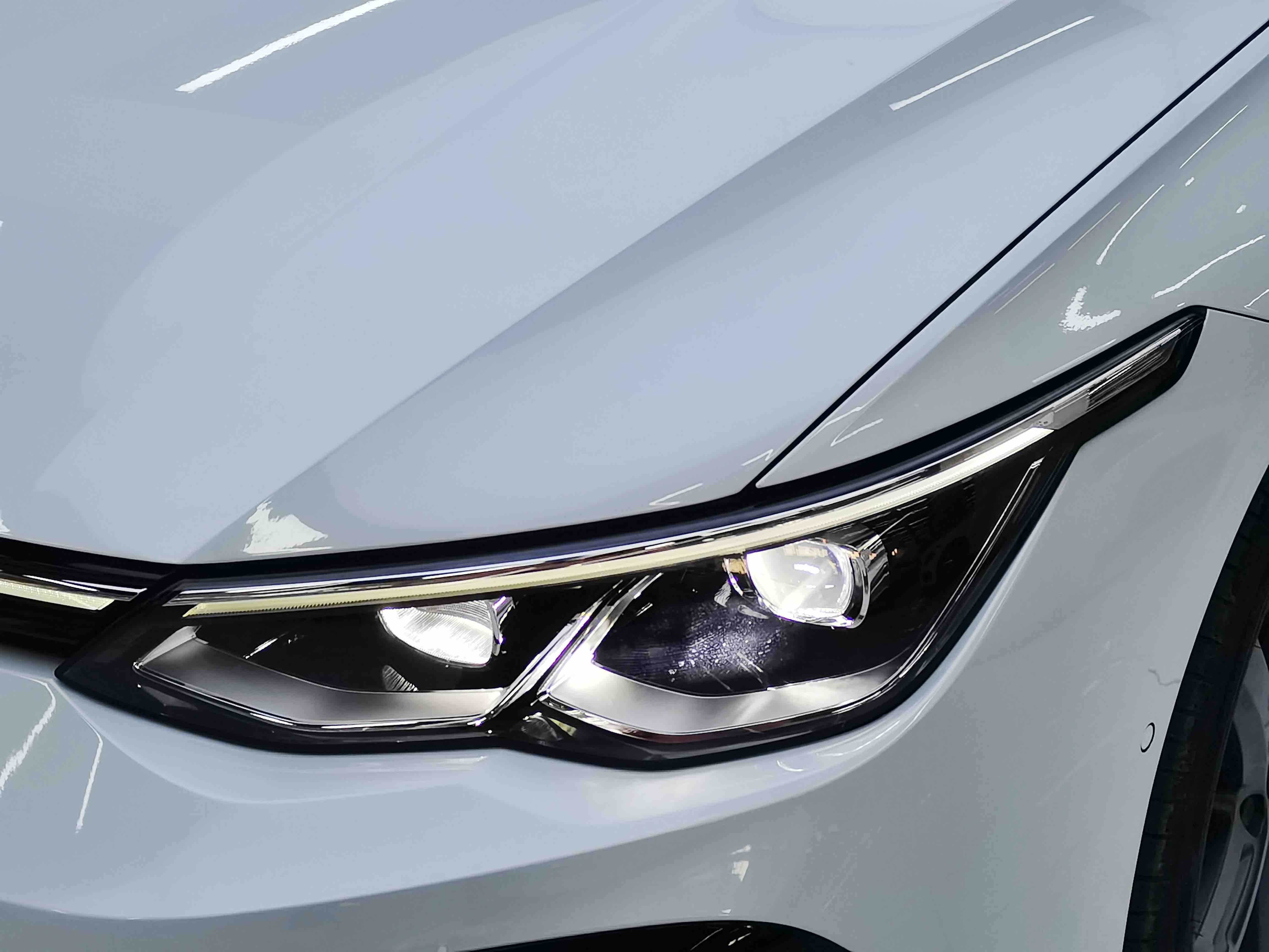 Volkswagen Golf 2023 car image #21