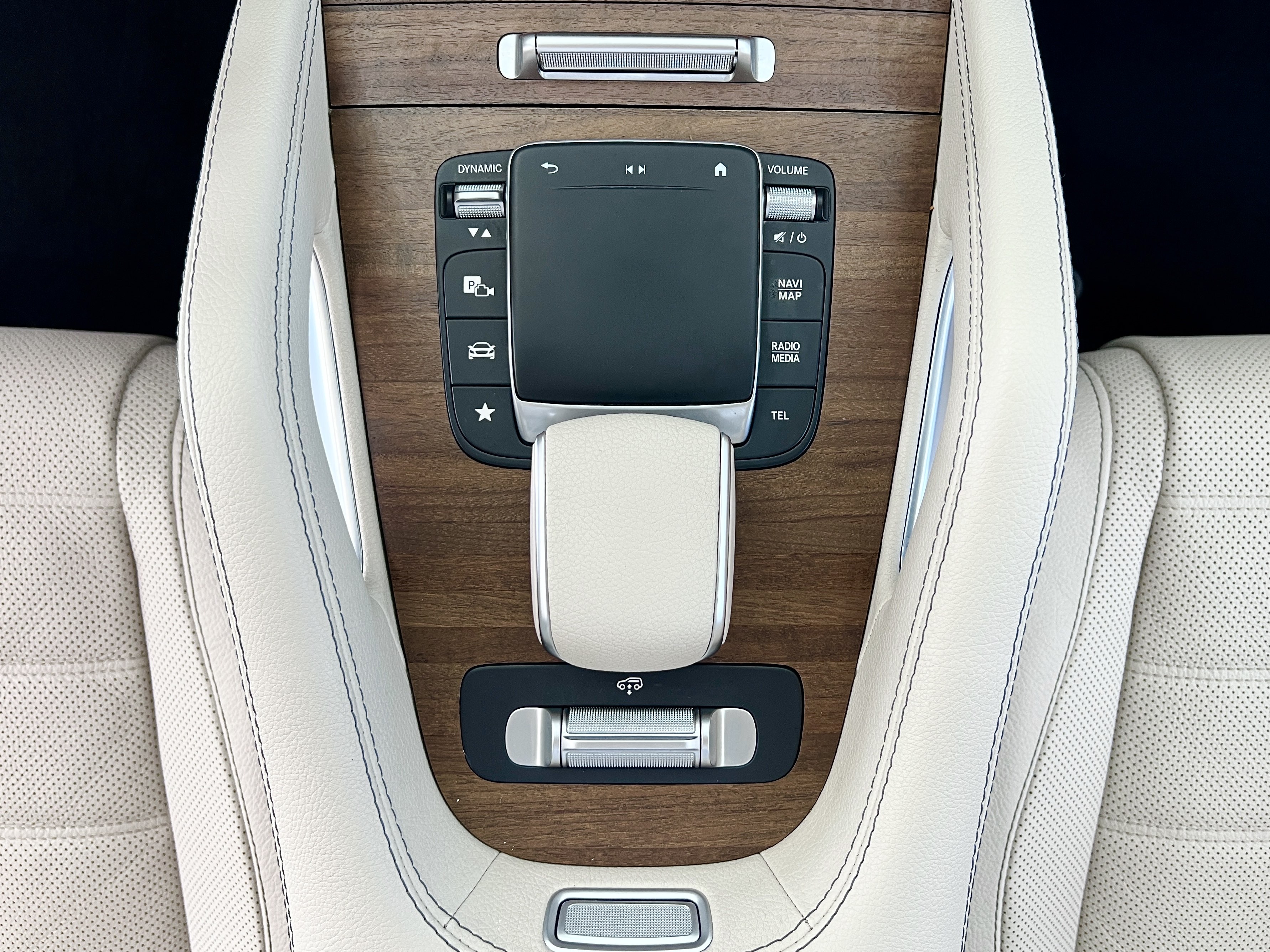 Mercedes-Benz GLS Class 2023 car image #21