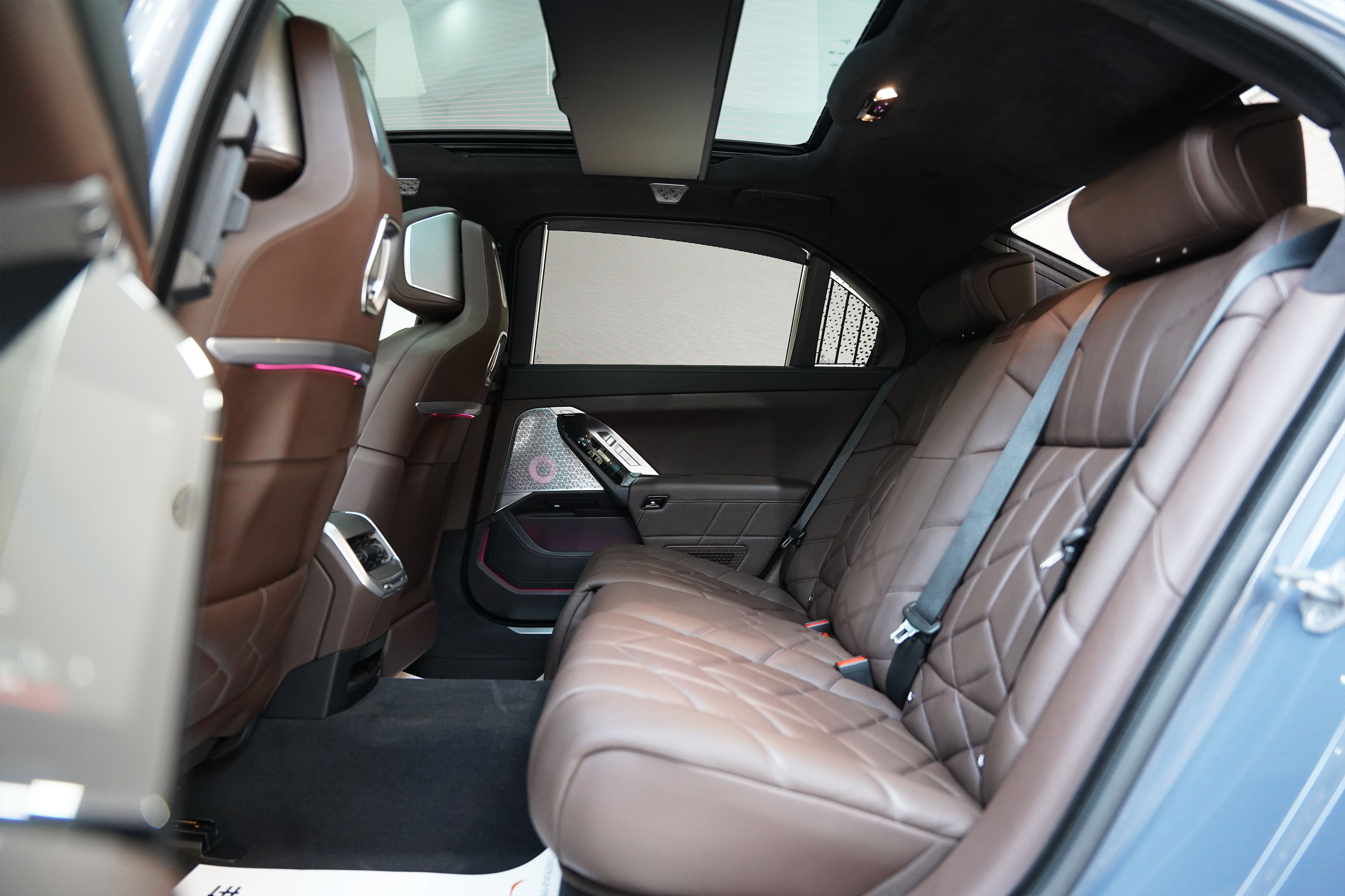 BMW i7 2023 car image #21