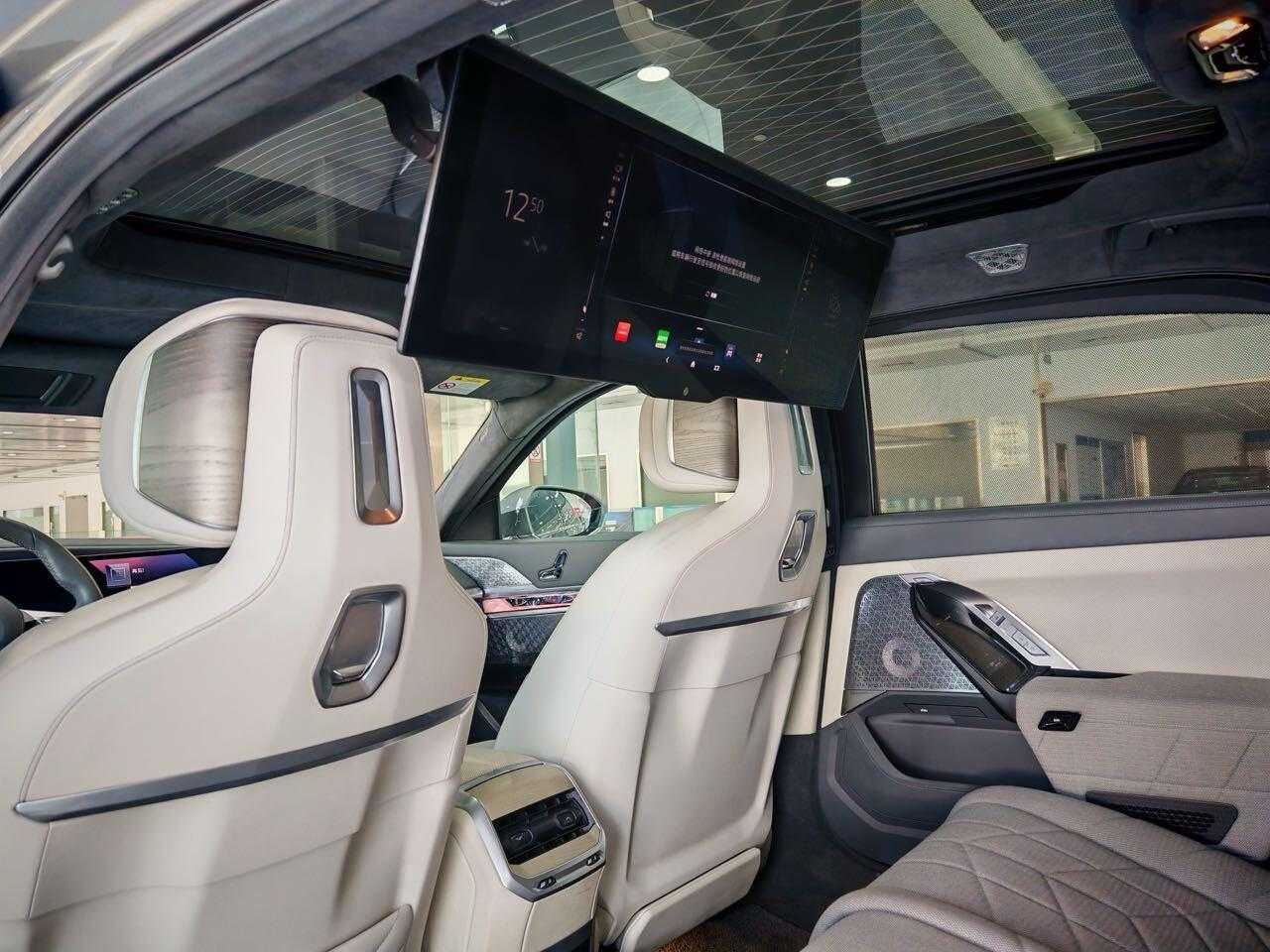 BMW i7 2022 immagine di auto #21