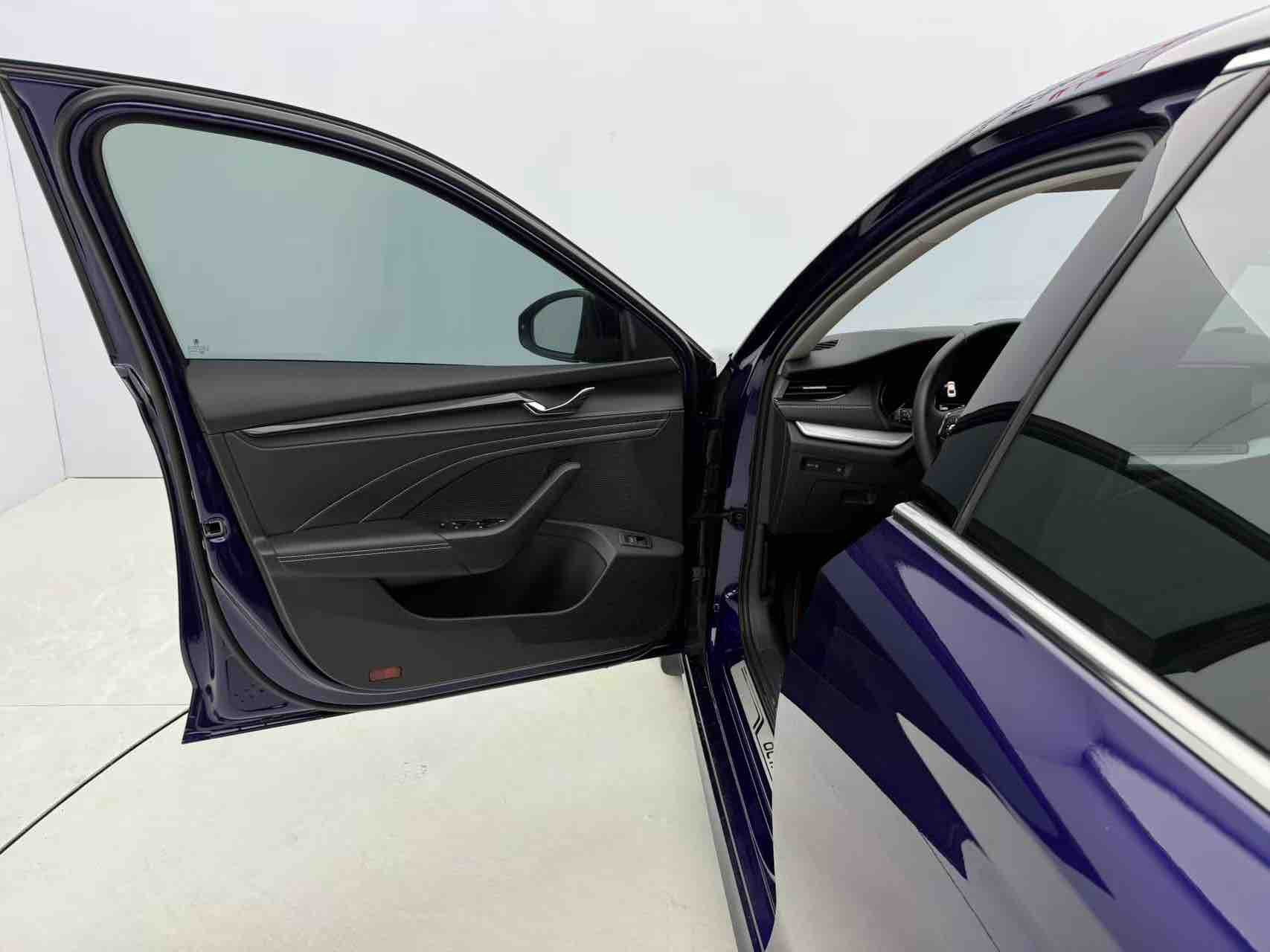 Skoda Octavia 2023 car image #21