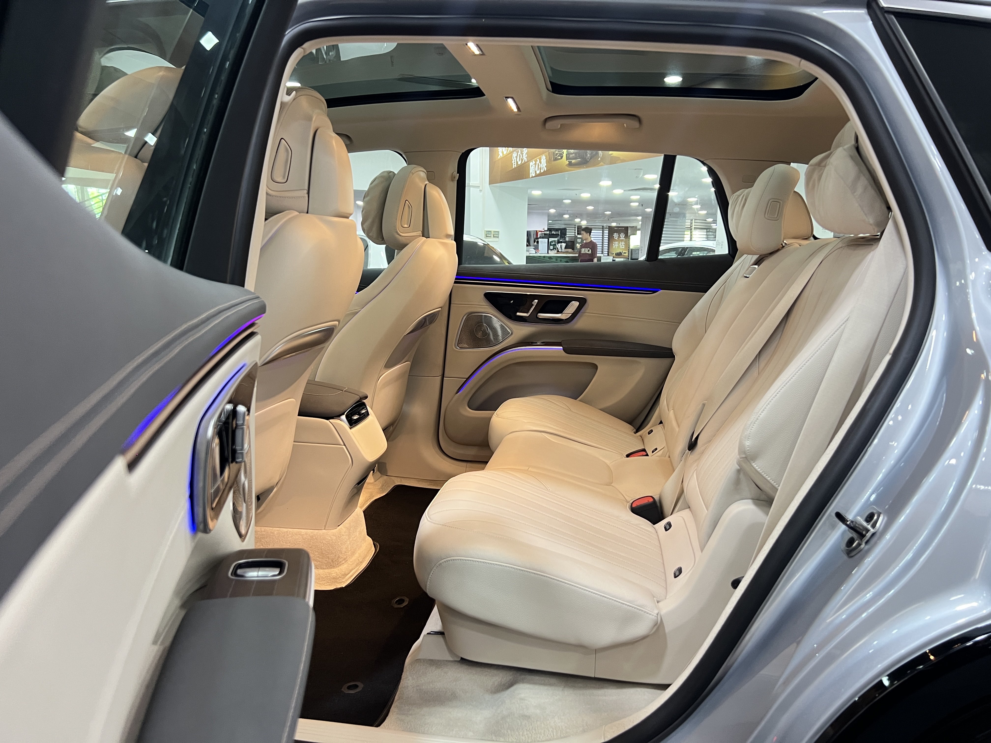 Mercedes-Benz EQS SUV 2023 car image #21