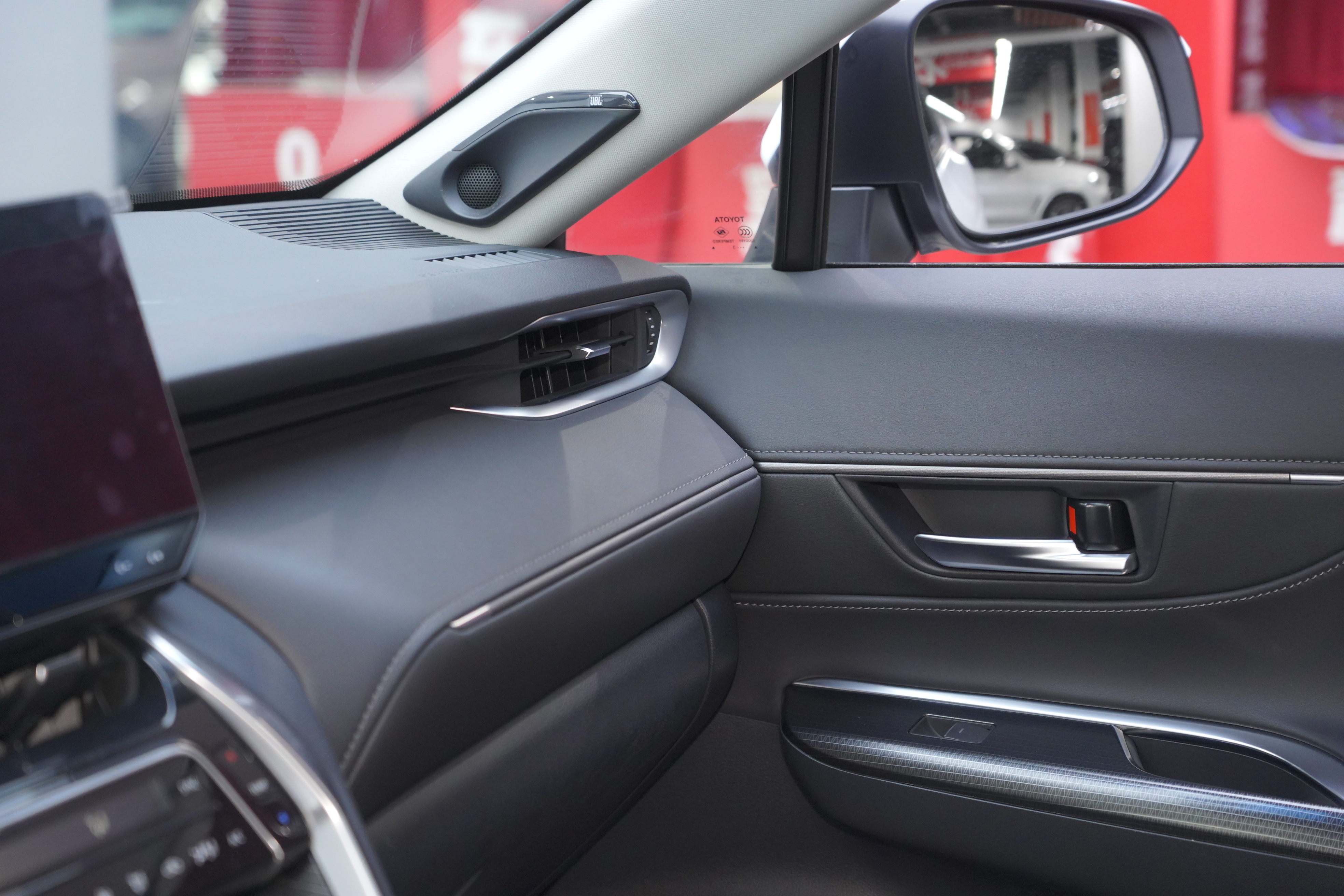 Toyota Venza 2023 car image #21