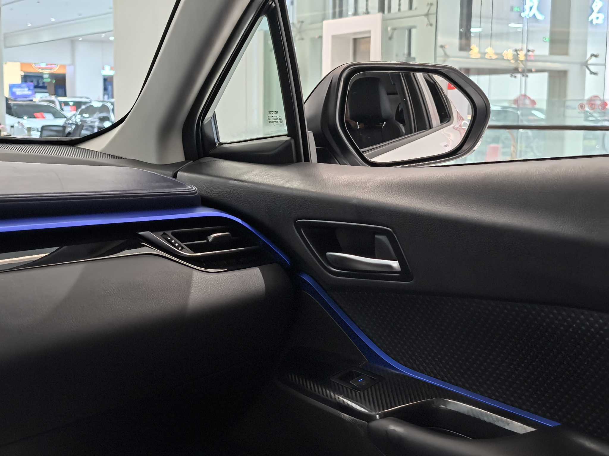 Toyota C-HR 2023 car image #21