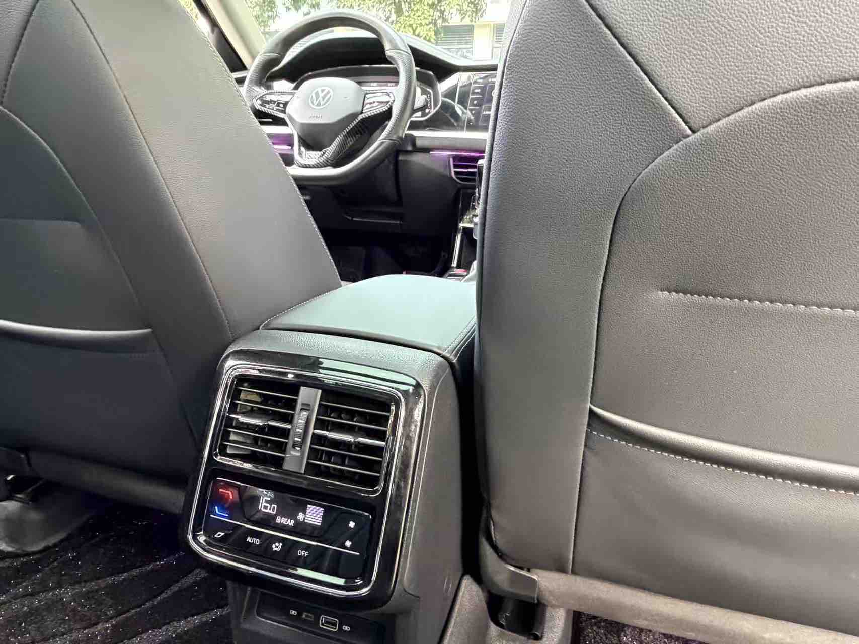 Volkswagen Passat 2023 car image #21