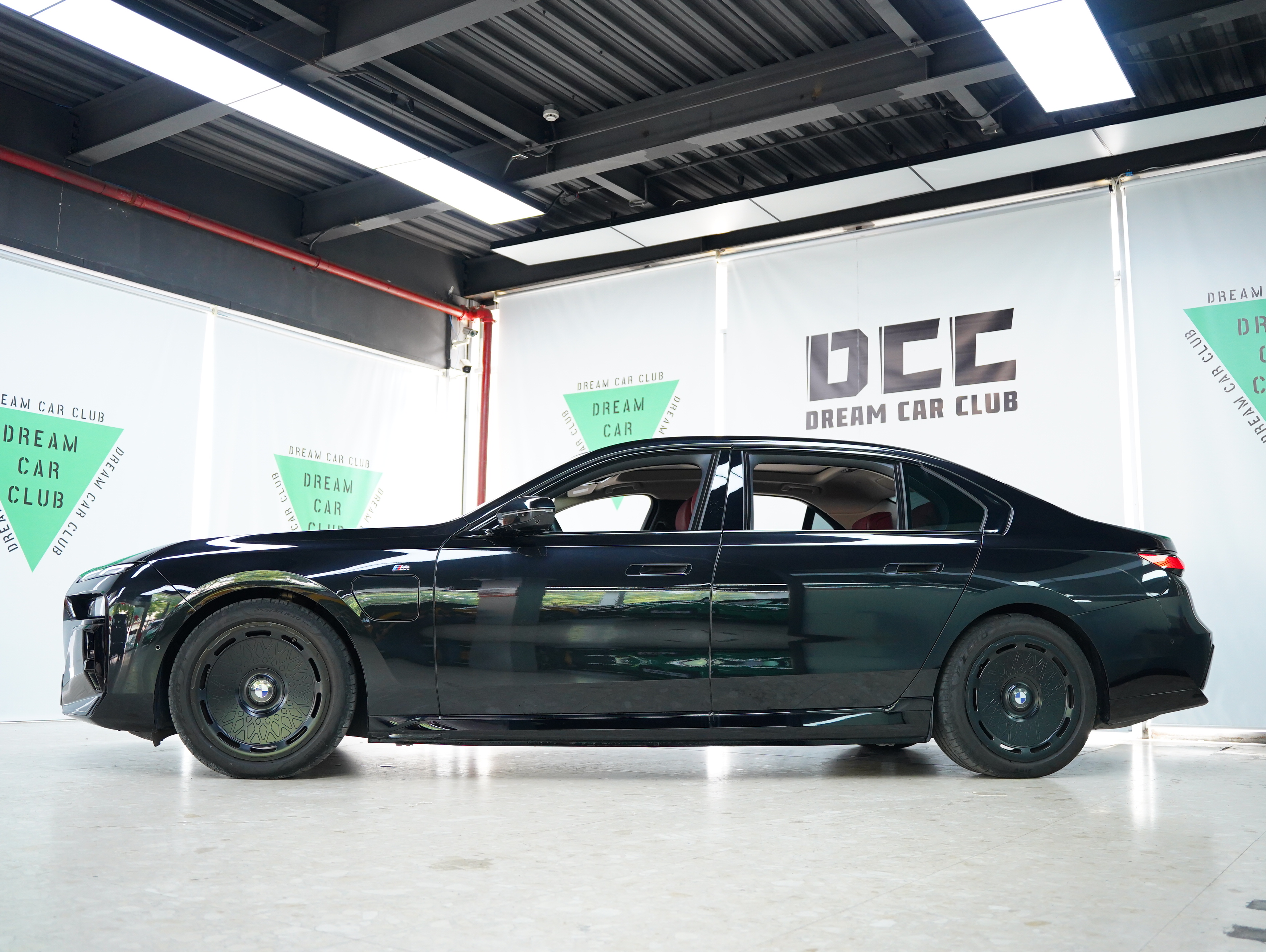 BMW i7 M70L 2023 #21 BMW i7 M70L 2023 car image #21