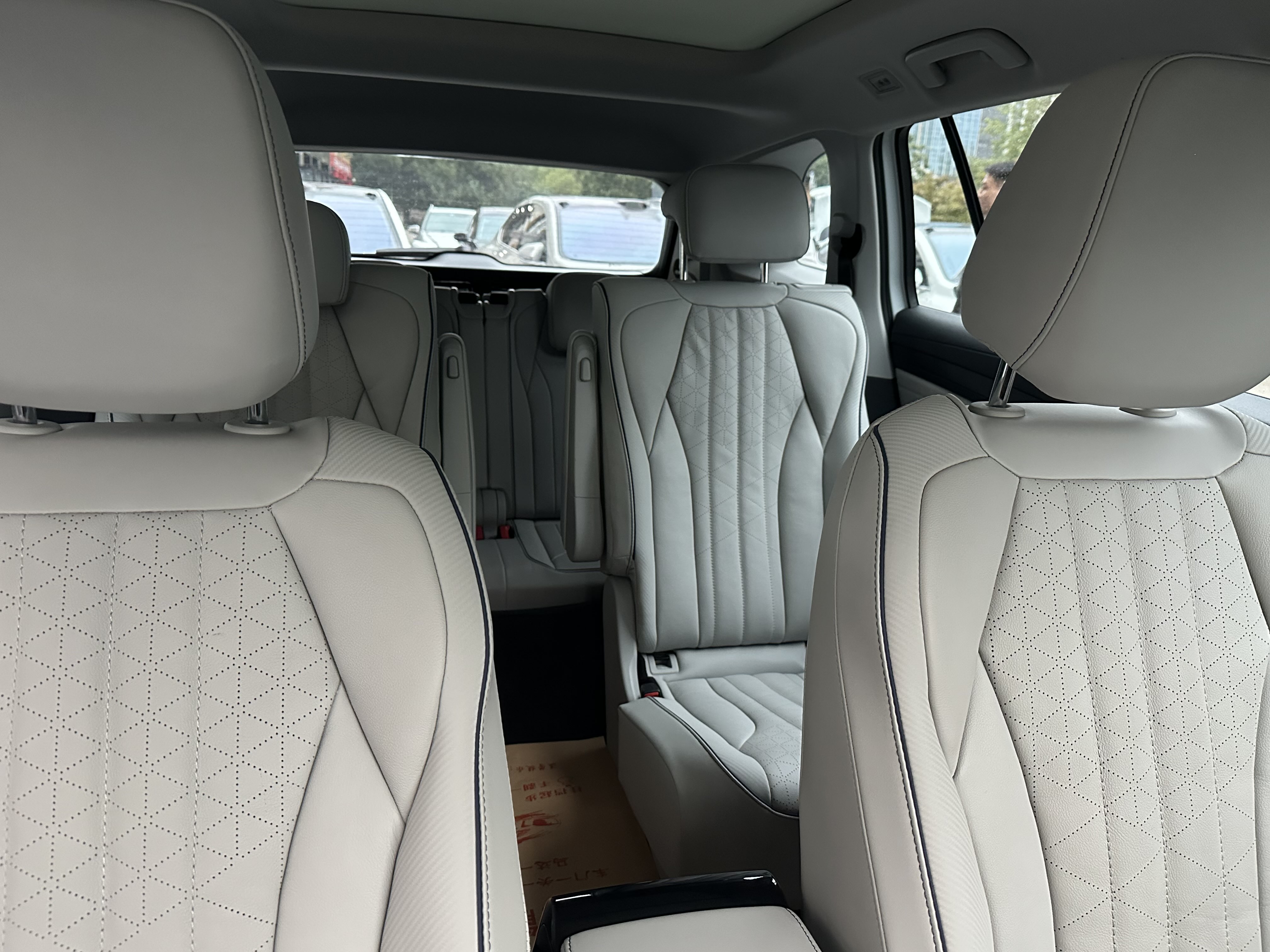 Volkswagen ID.6 X 2024 immagine di auto #21