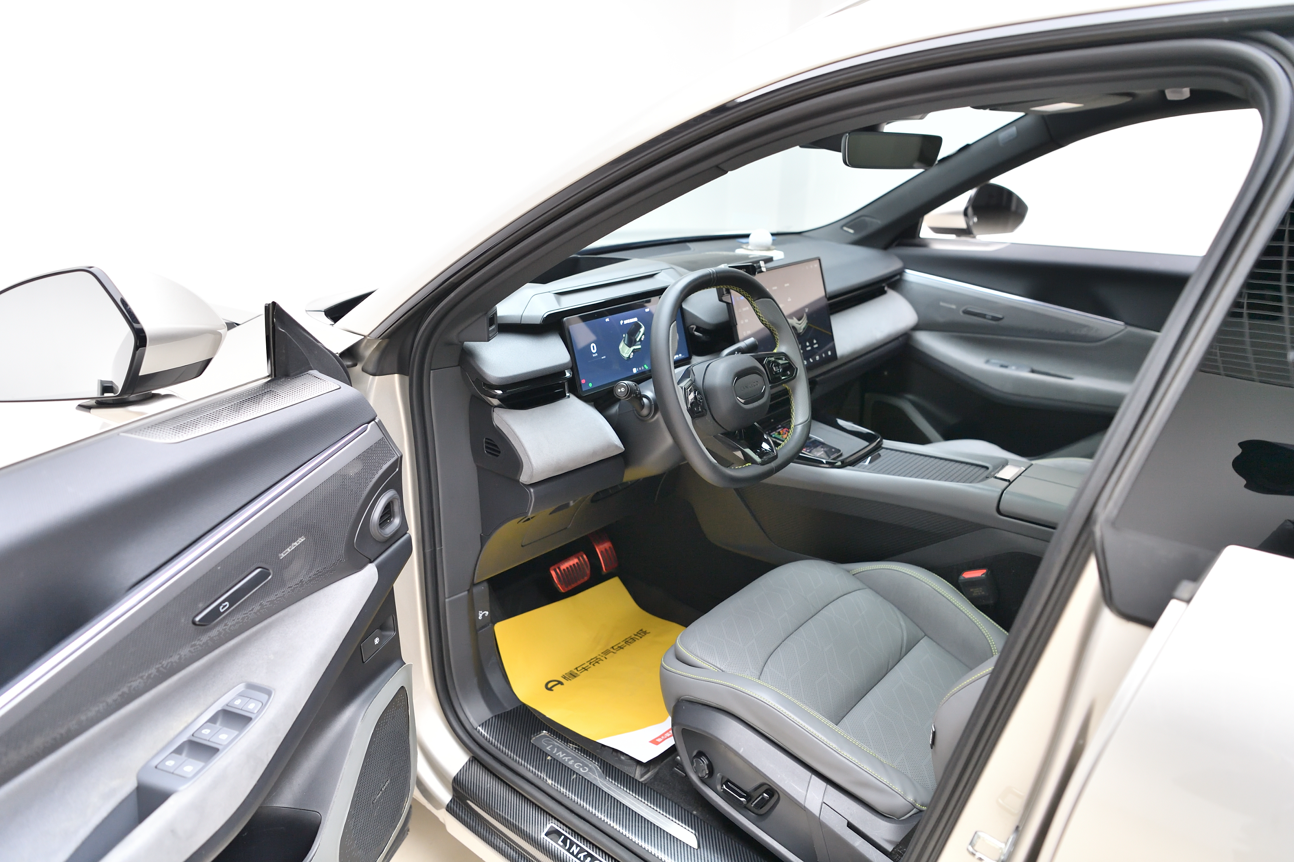 Lynk & Co 08 EM-P 2024 car image #21