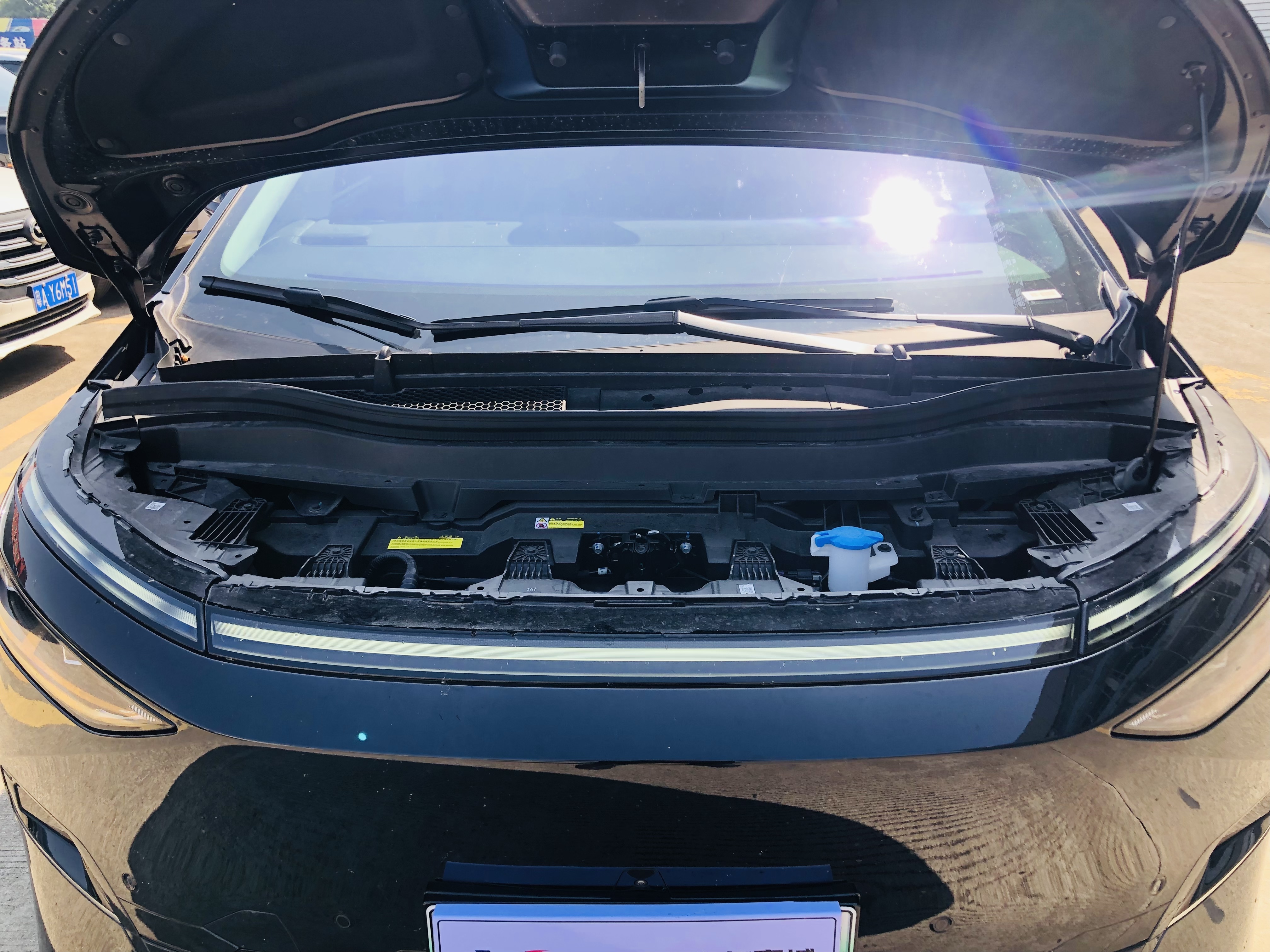 Xpeng X9 2025 изображение автомобиля #21