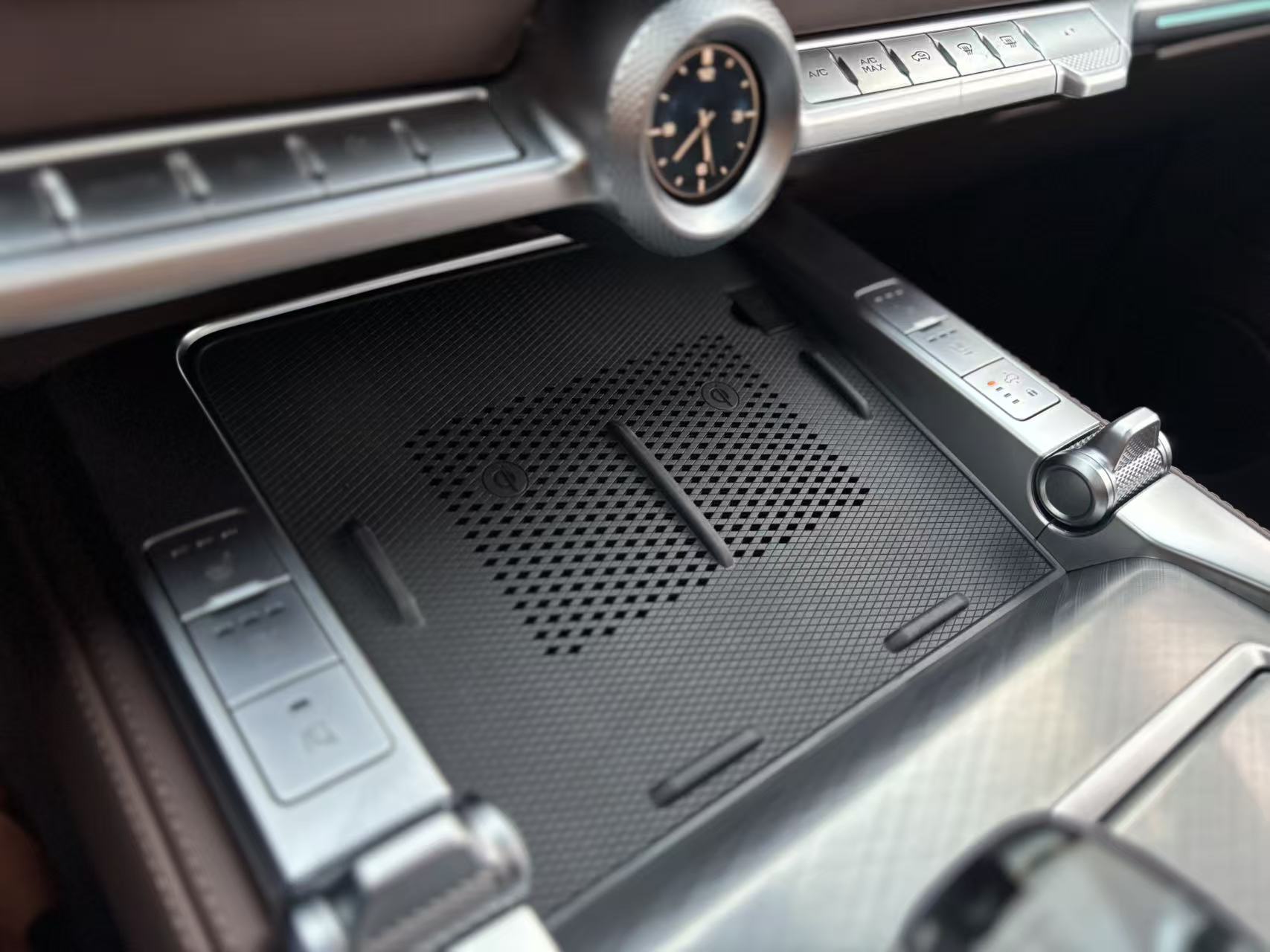 Tank 700 New Energy 2024 immagine di auto #21