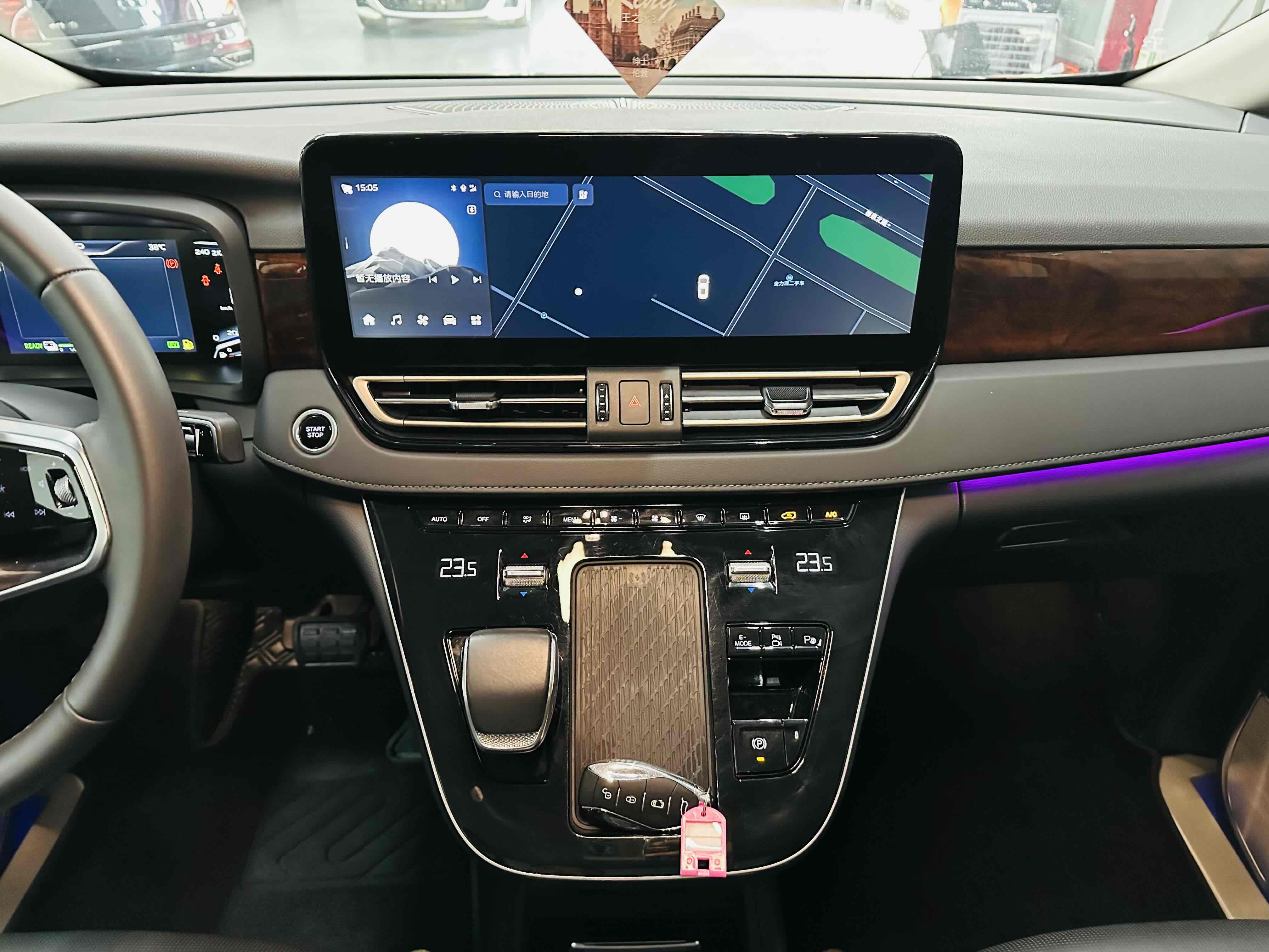 HongQi HQ9 PHEV 2024 #21 HongQi HQ9 PHEV 2024 car image #21