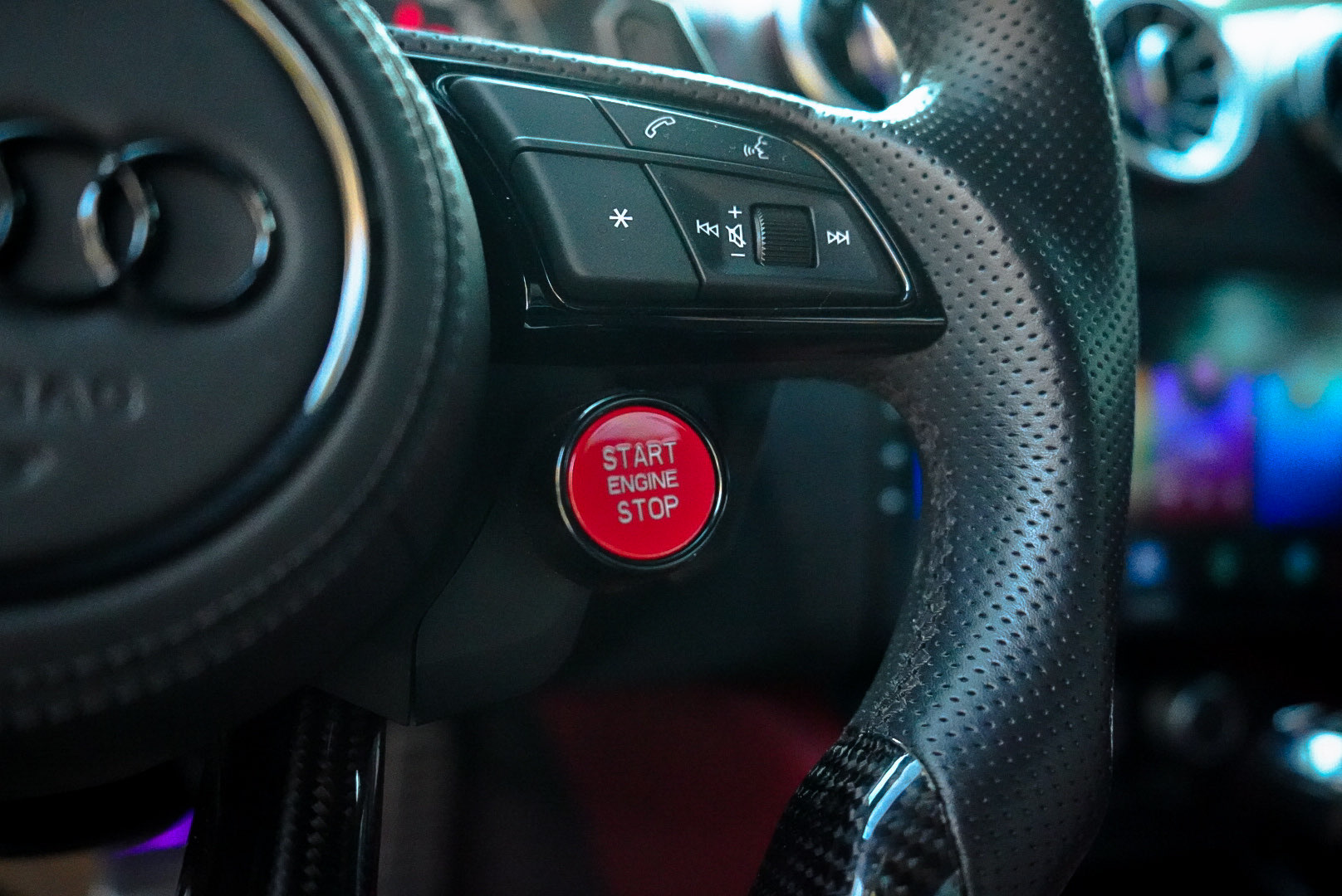 Audi TTS 2011 car image #21