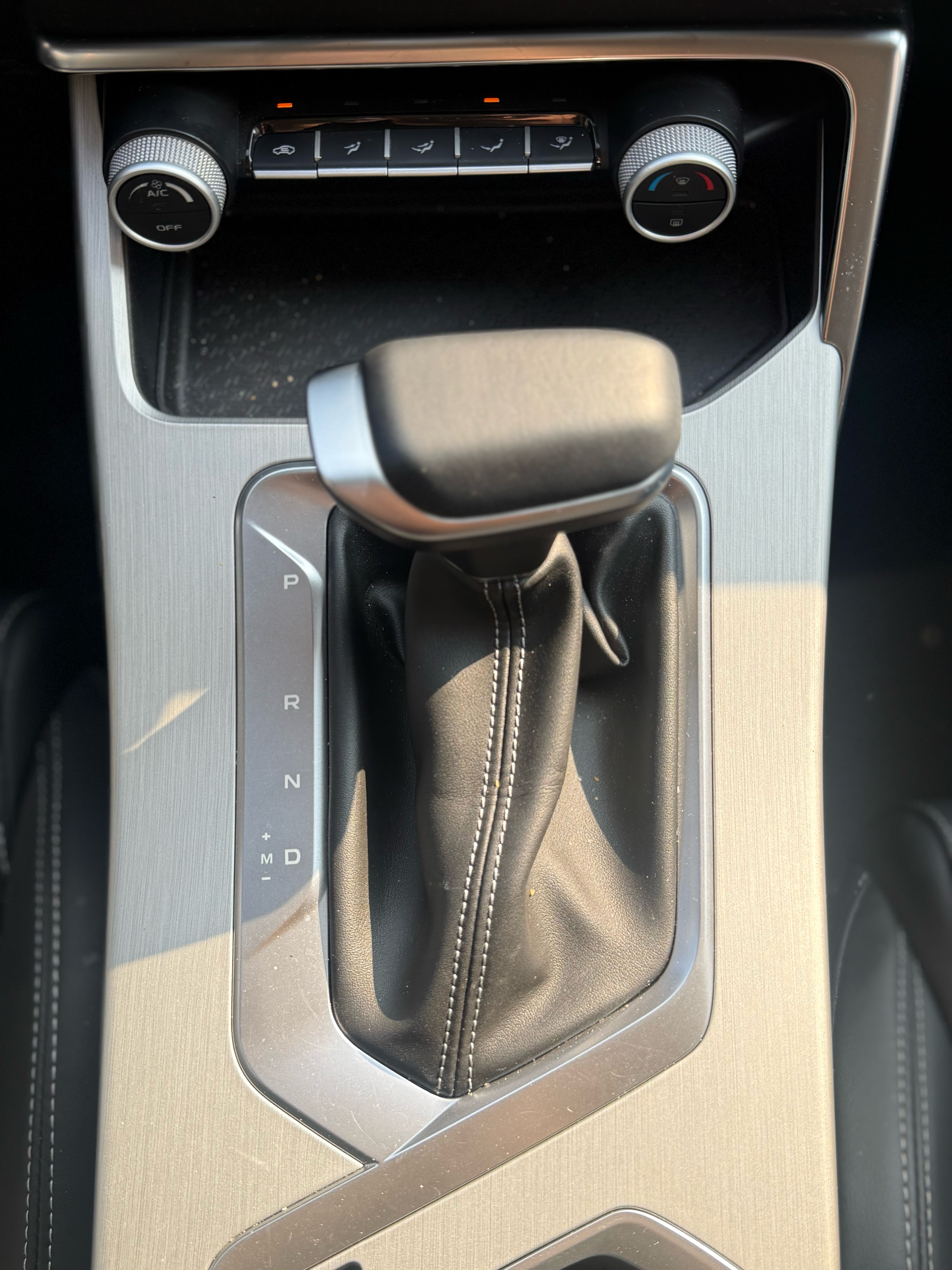 GEELY Coolray 2025 #21 GEELY Coolray 2025 car image #21