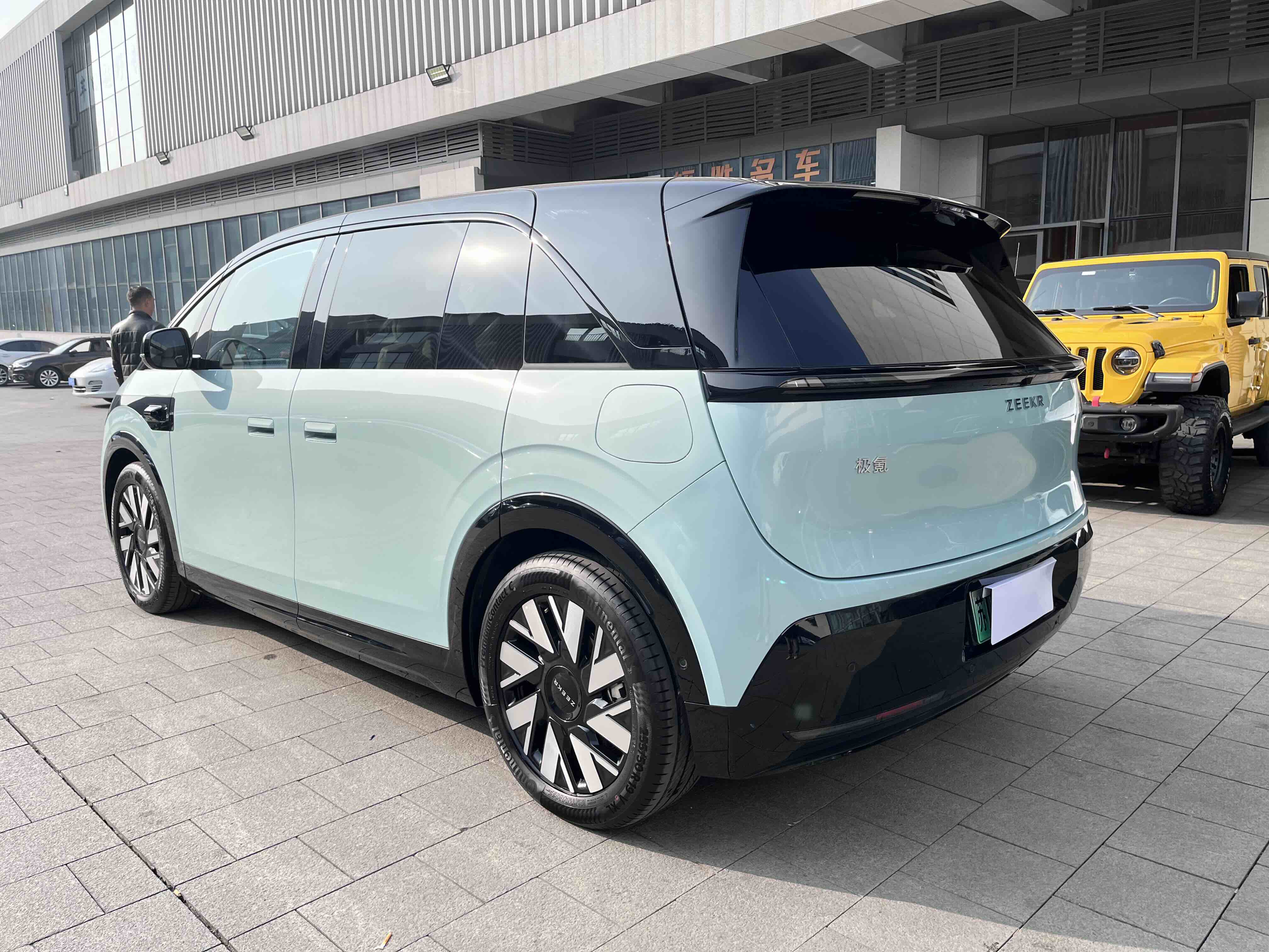 极氪 极氪MIX 2024 汽车图片 #21