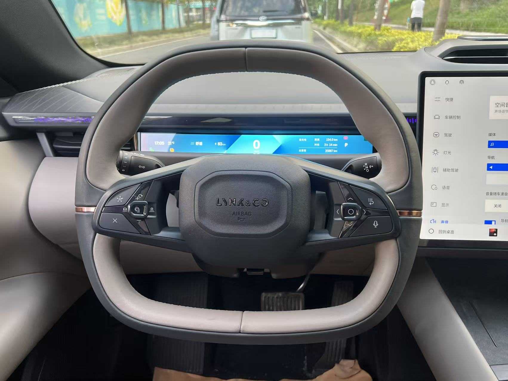 Lynk & Co Z10 2024 car image #21