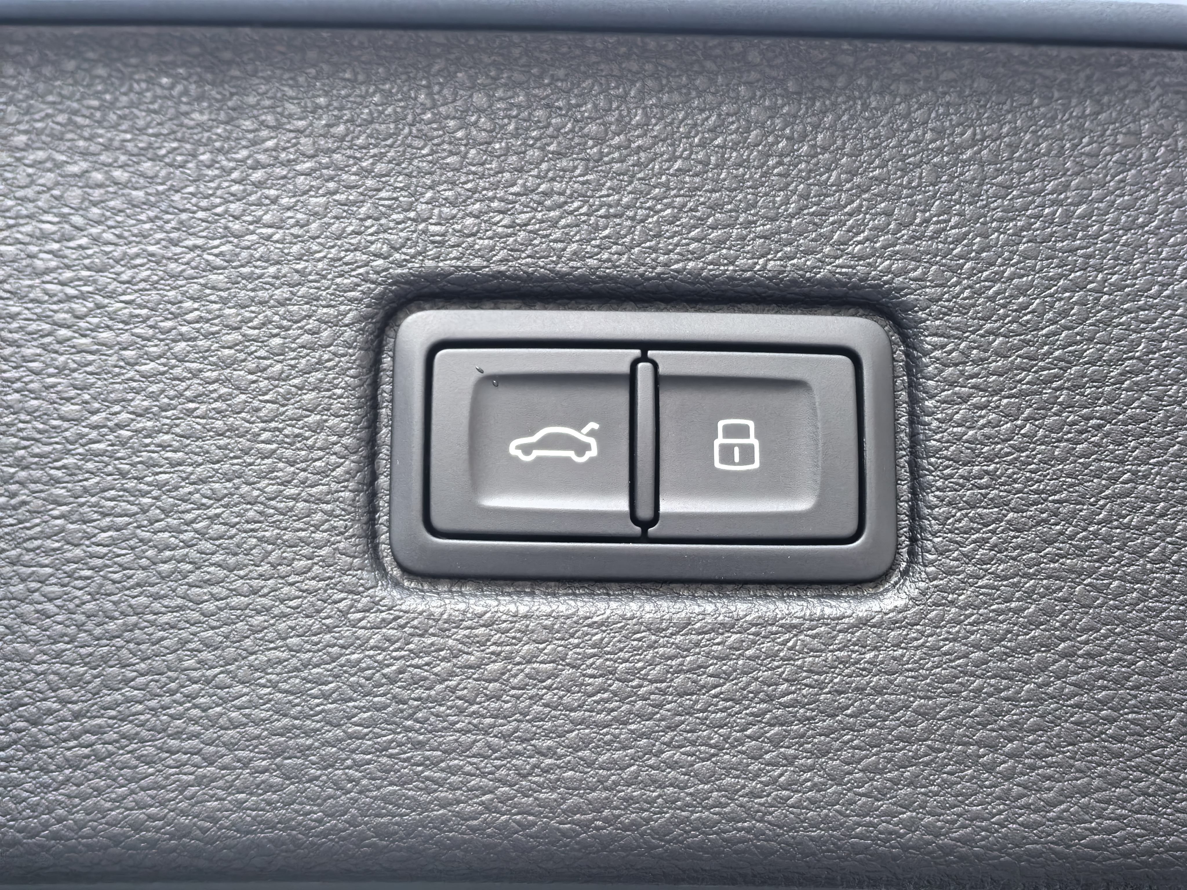 Audi SQ7 2024 car image #21