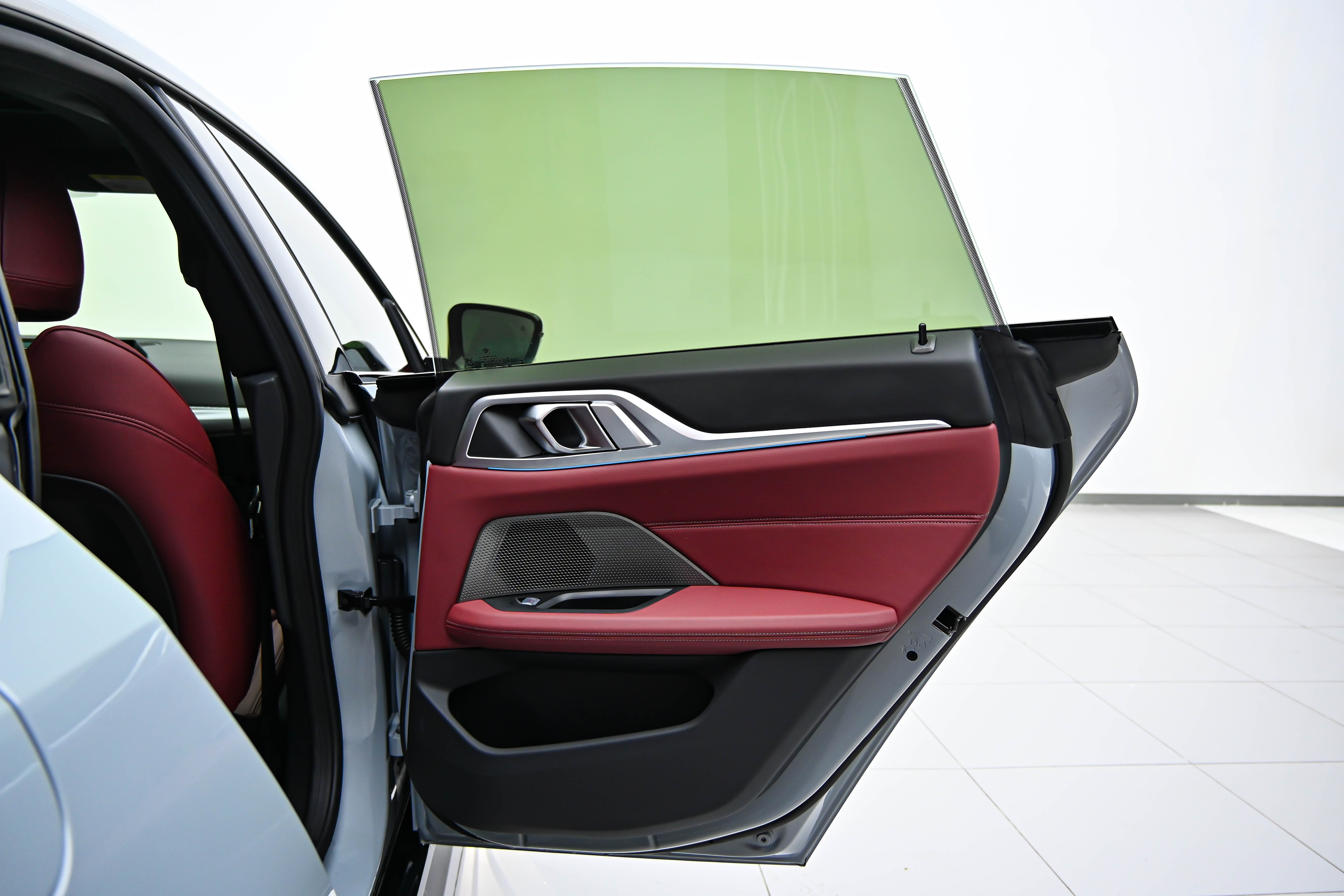 BMW i4 2025 car image #21