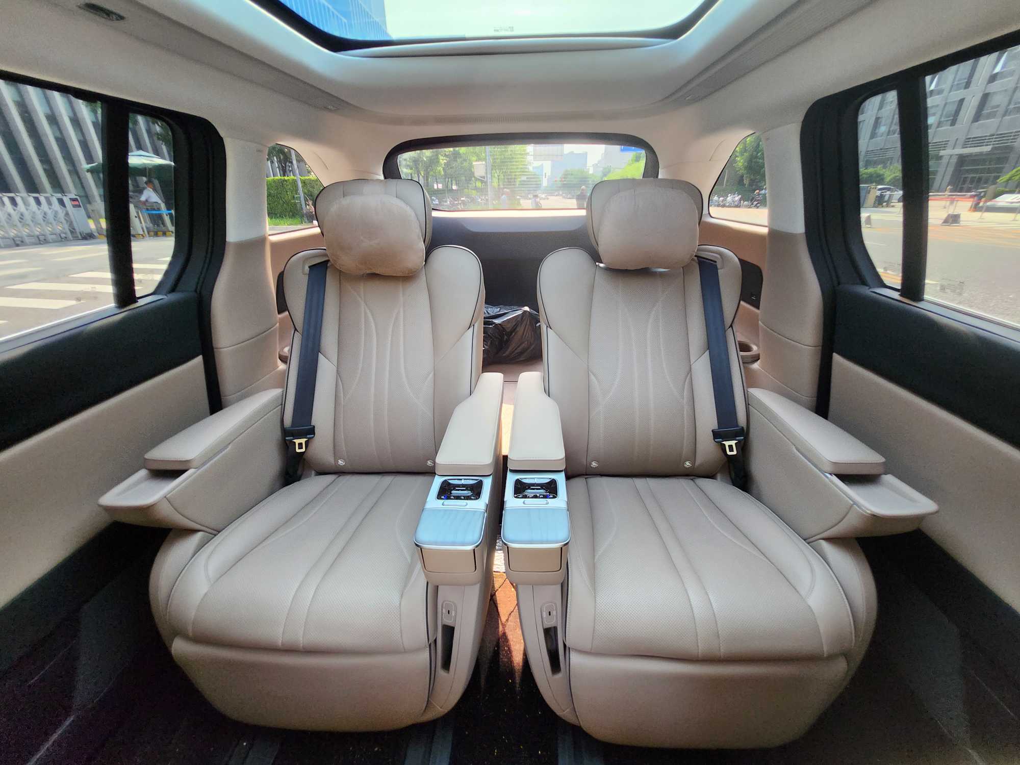 Xpeng X9 2025 imagem de carro #21