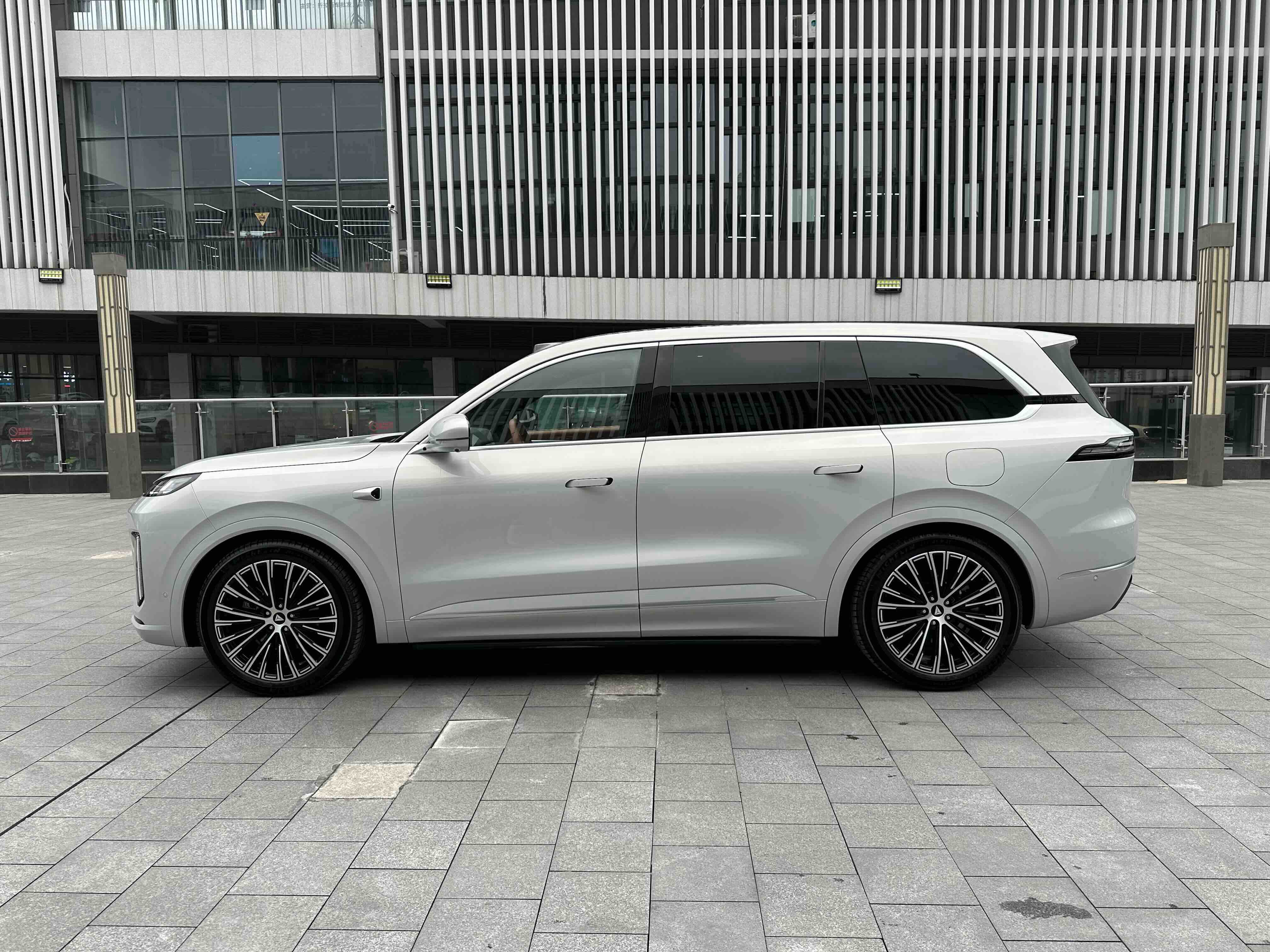 Deepal S09 2025 car image #21