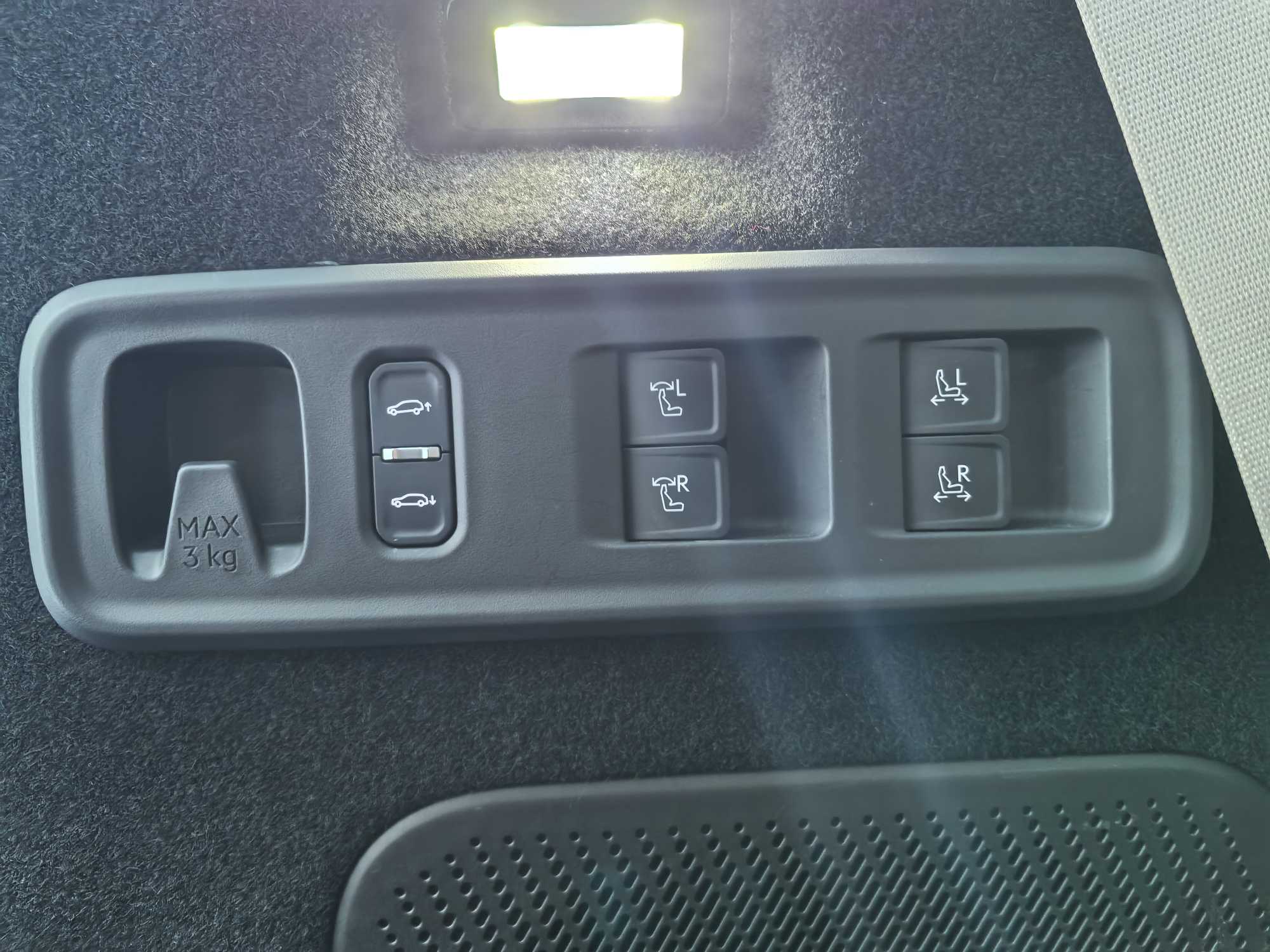 Lynk & Co 900 2025 car image #21
