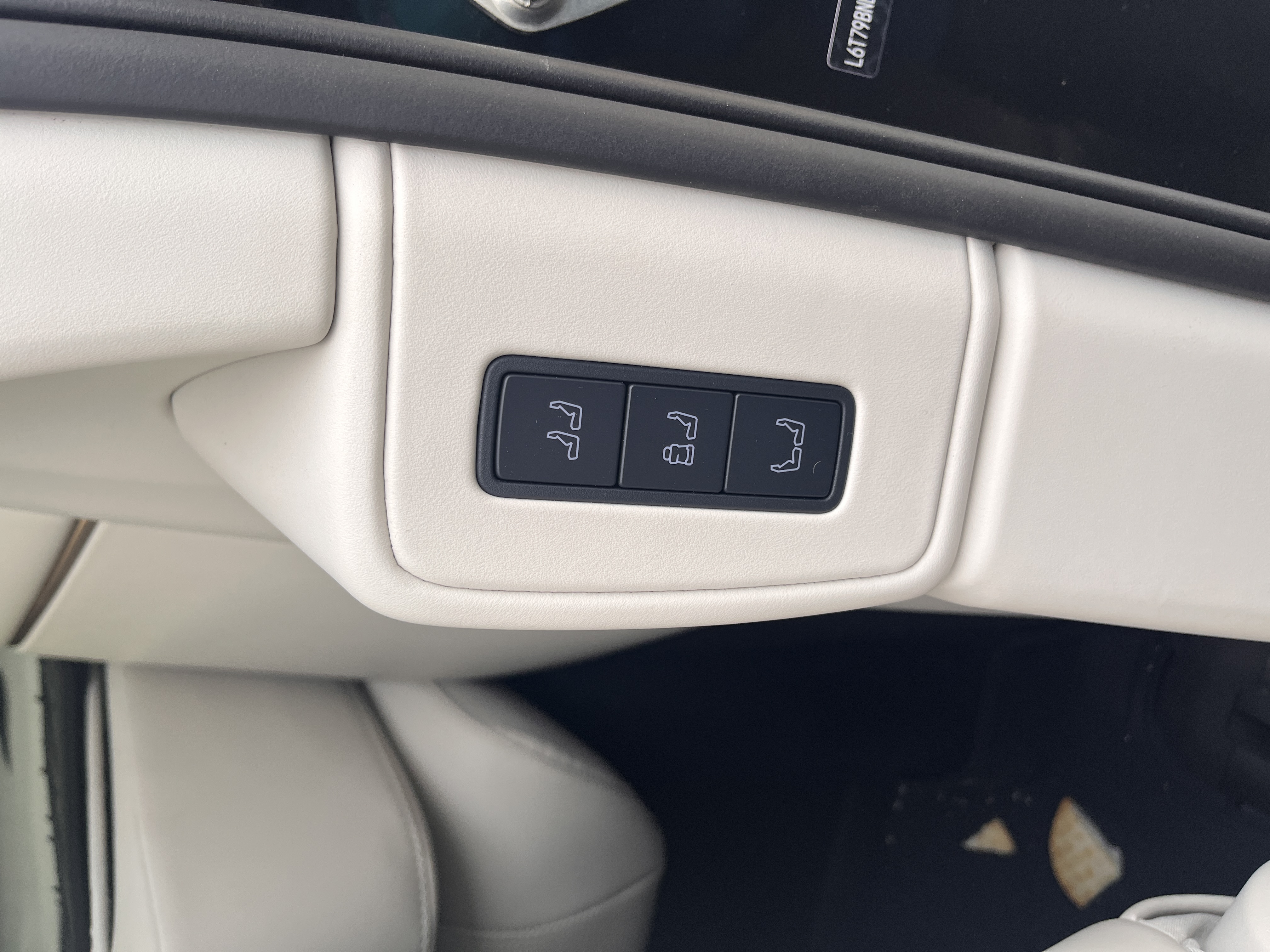 Lynk & Co 900 2025 car image #21