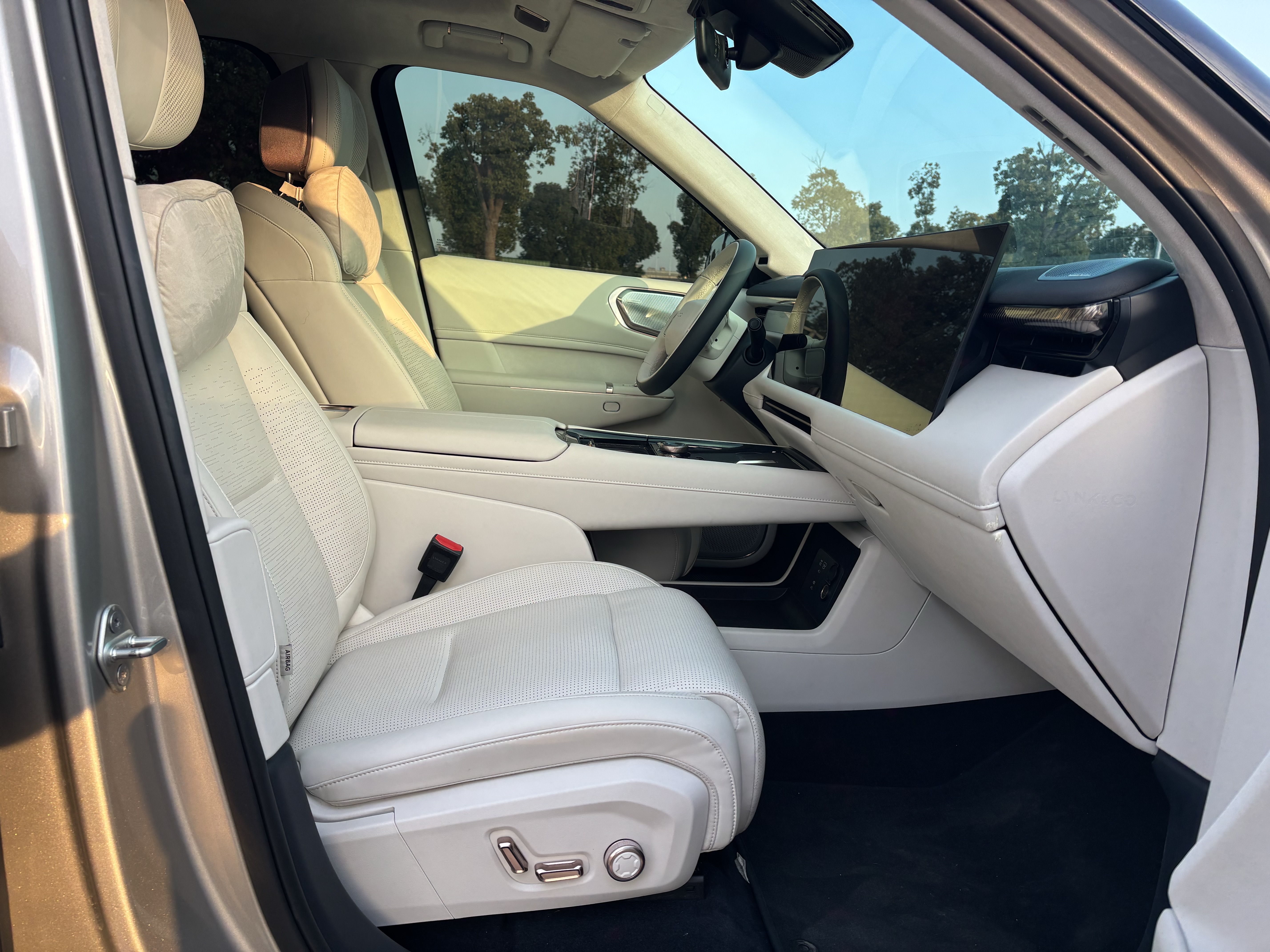 Lynk & Co 900 2025 car image #21