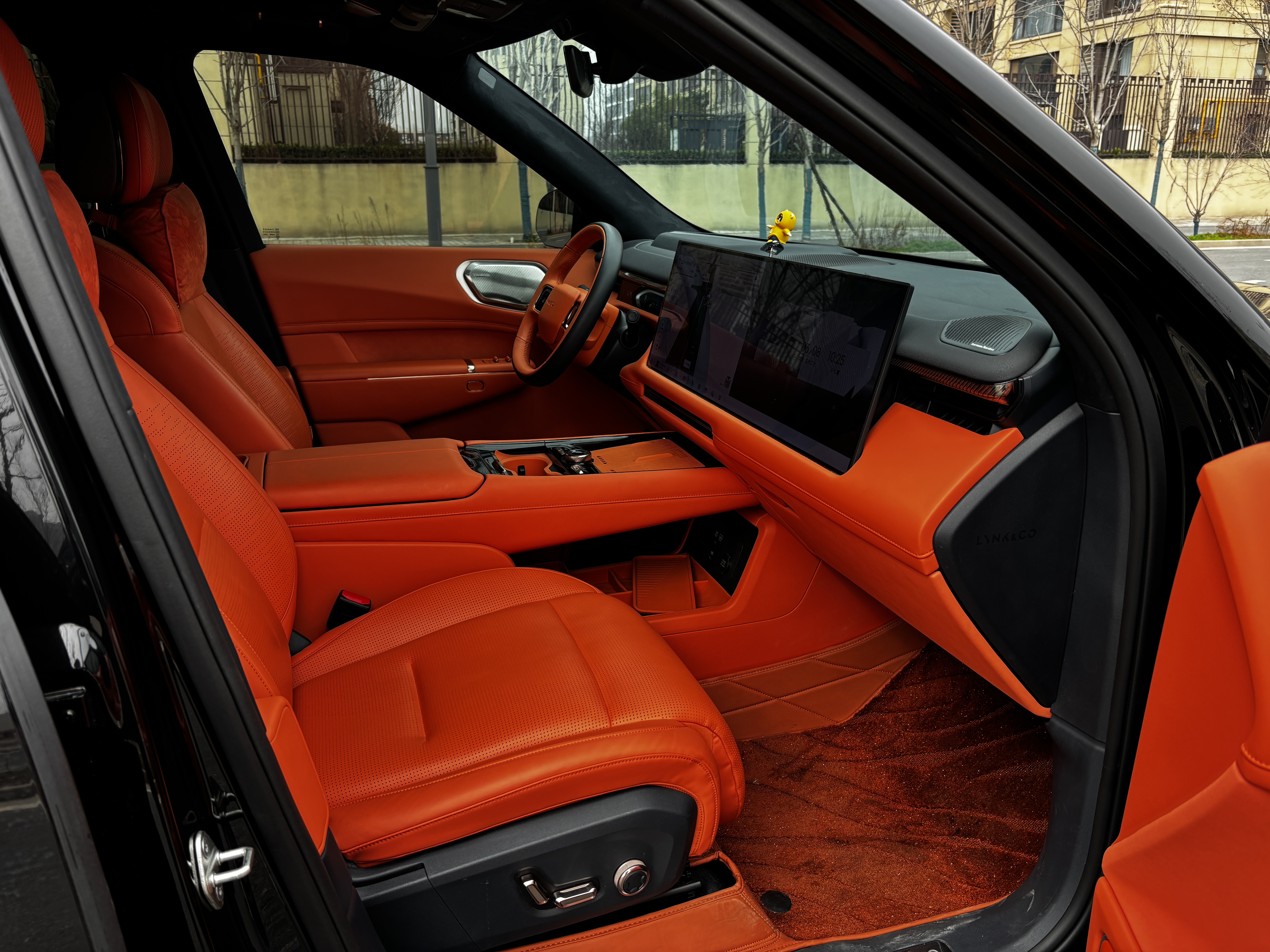 Lynk & Co 900 2025 car image #21