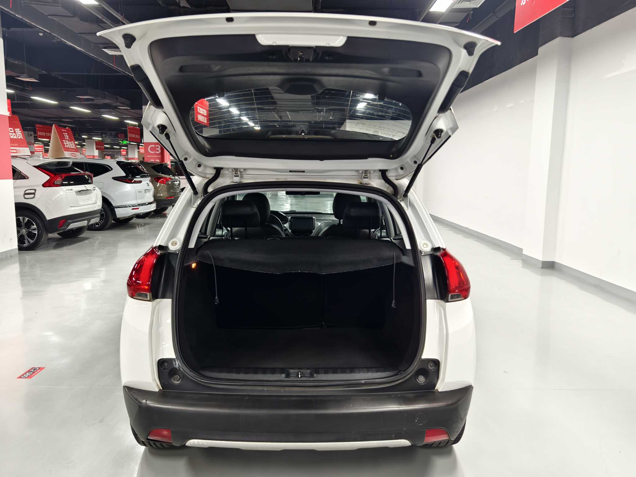 Peugeot 2008 2015 car image #21