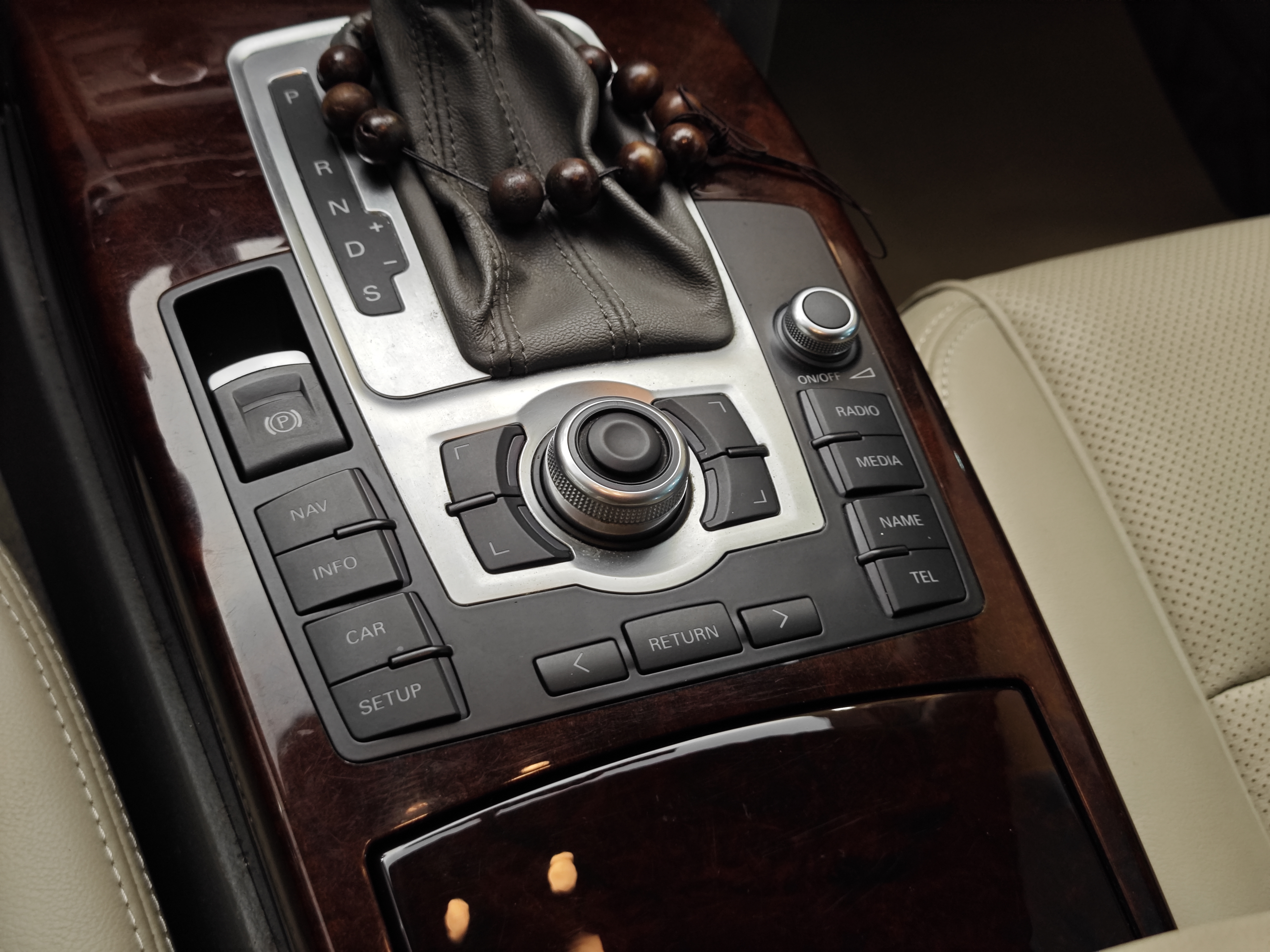Audi A6L 2012 car image #21