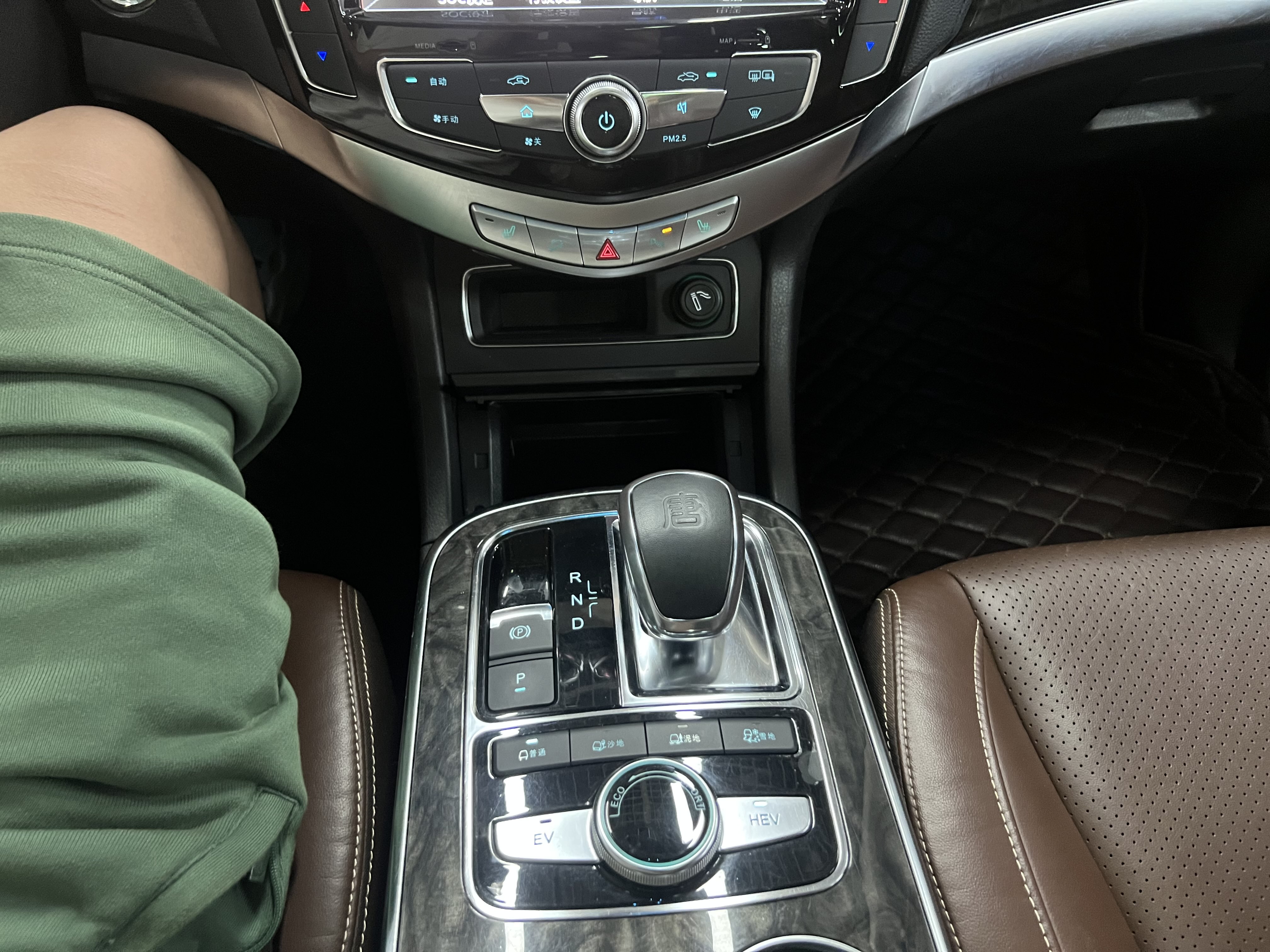 BYD Tang New Energy 2016 #21 BYD Tang New Energy 2016 car image #21