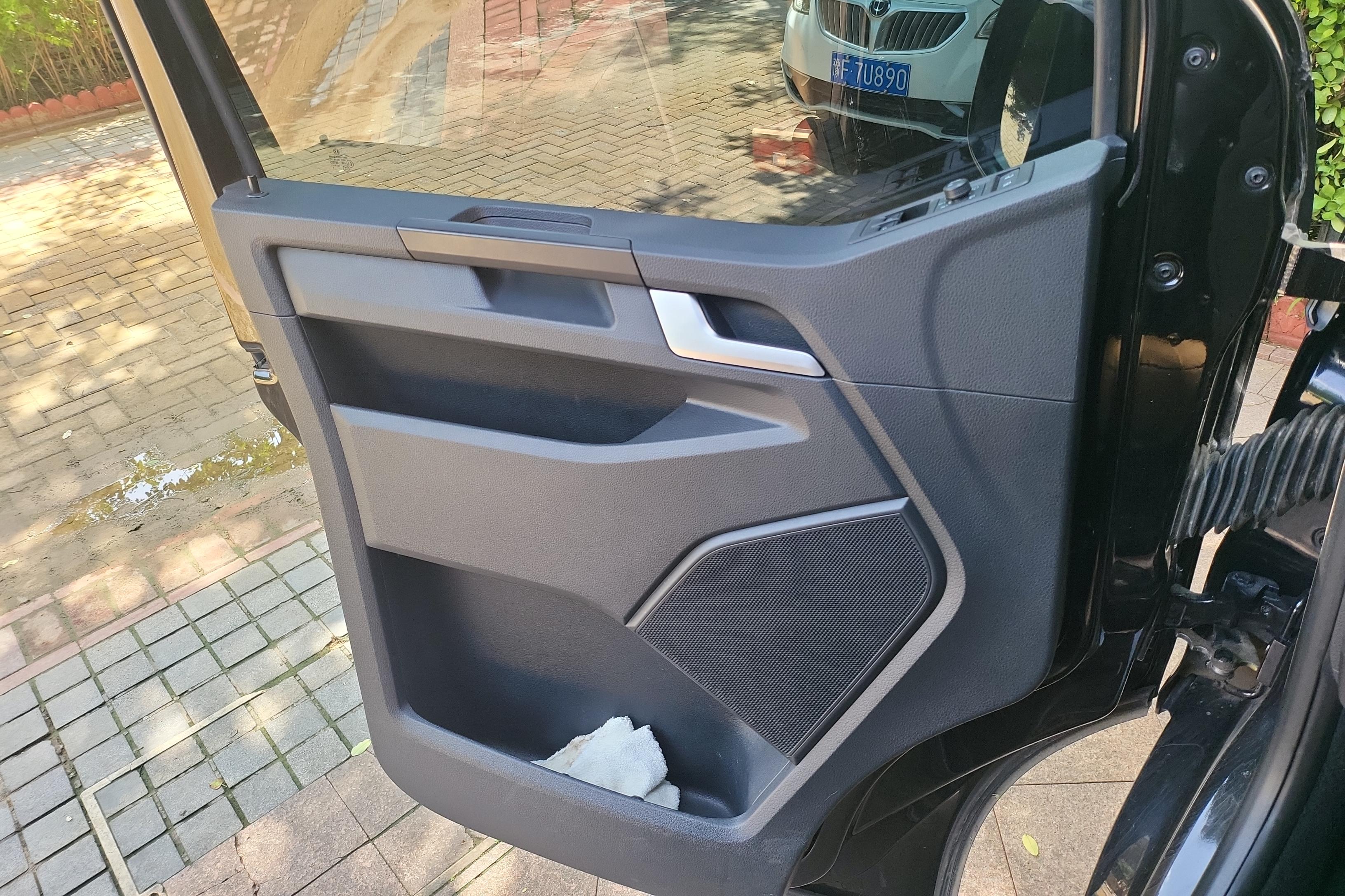 Volkswagen Caravelle 2020 car image #21