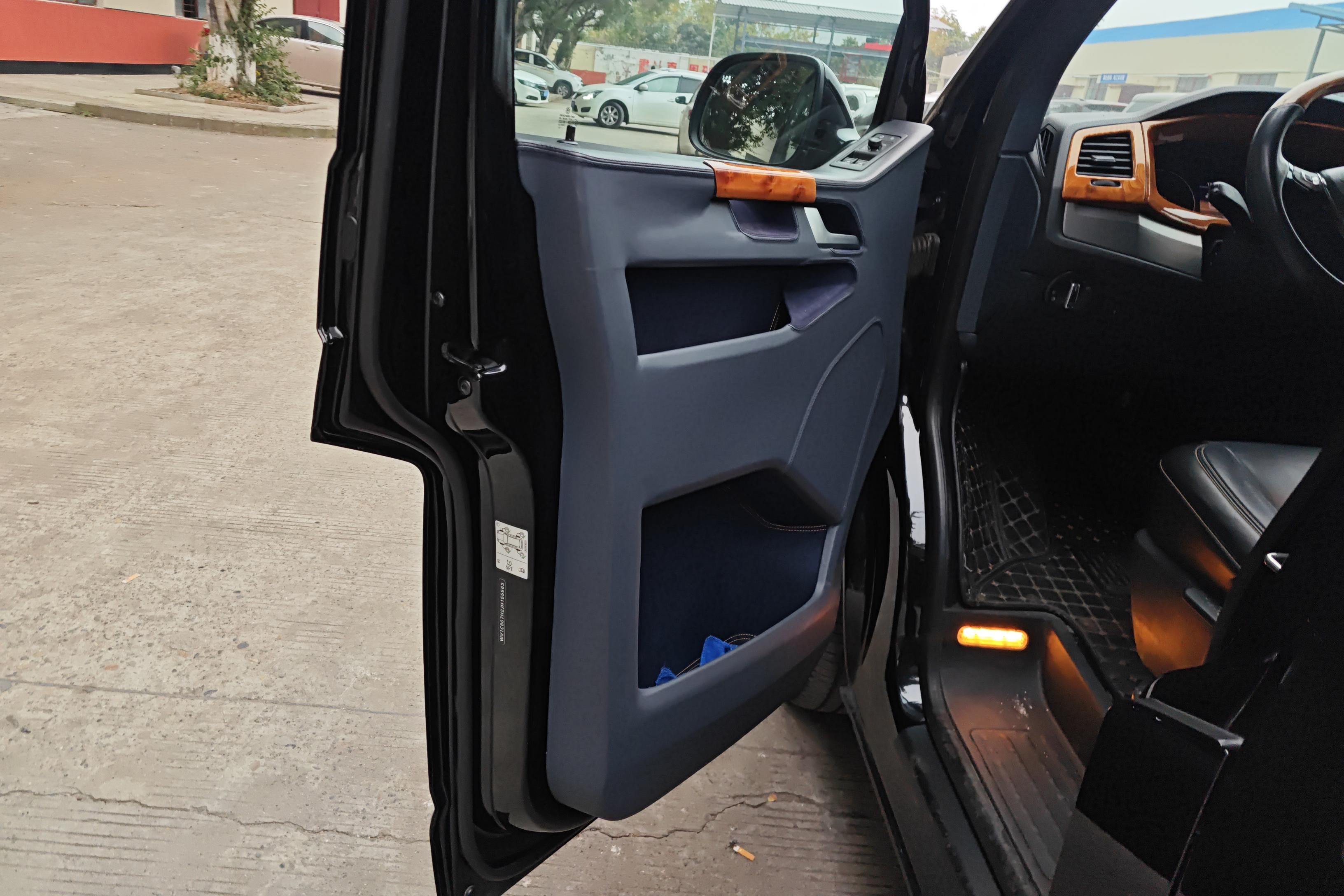 Volkswagen Caravelle 2019 car image #21