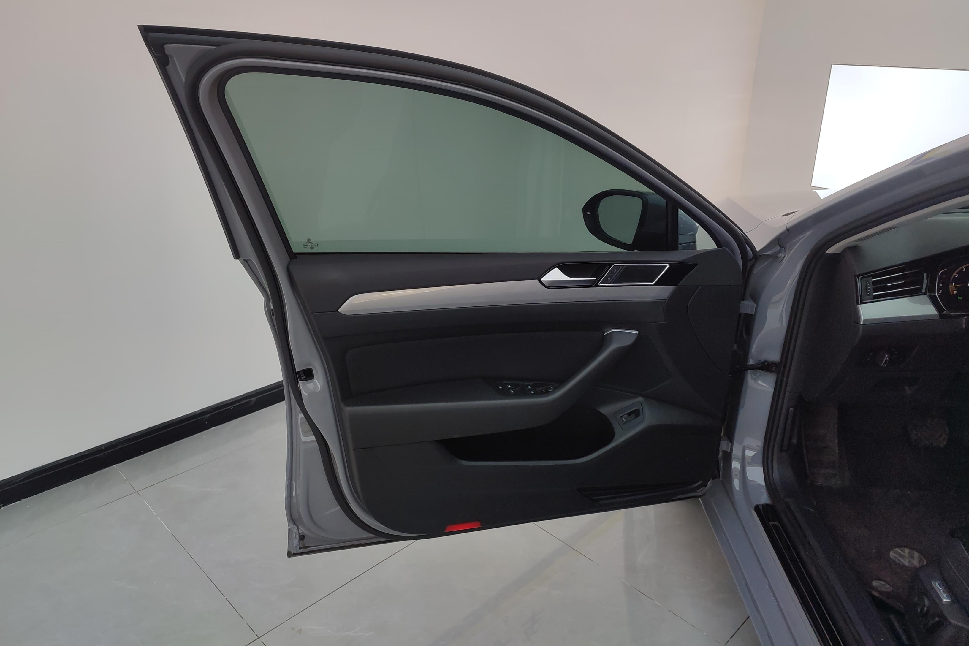 Volkswagen Passat Variant 2022 immagine di auto #21