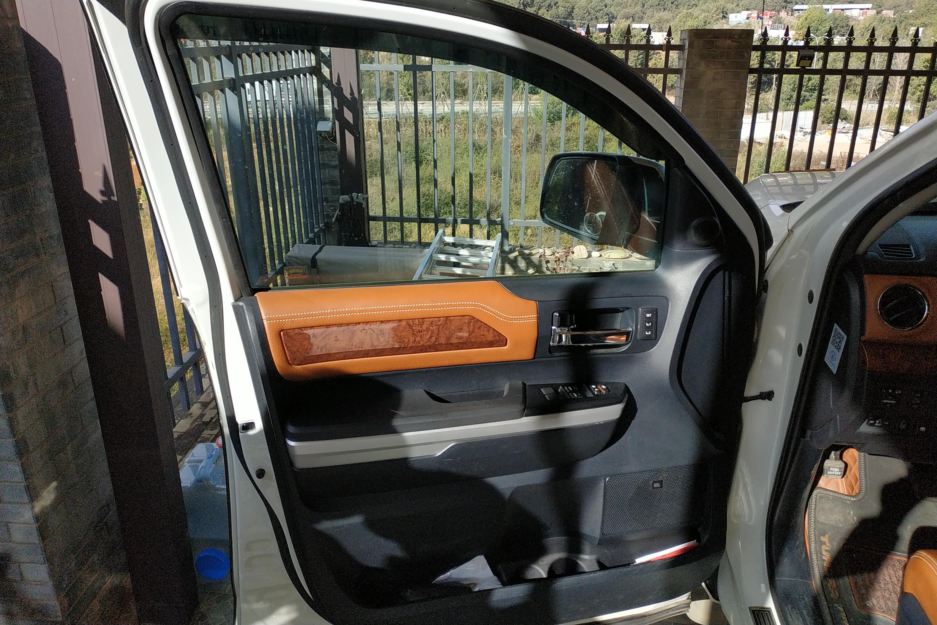 Toyota Tundra 2014 immagine di auto #21