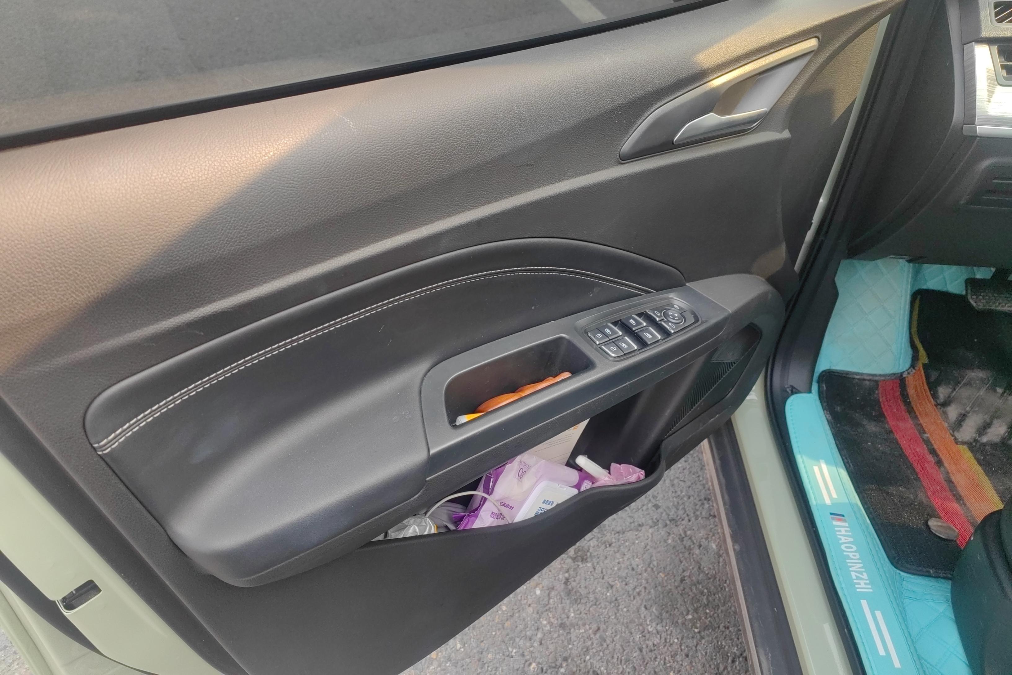 哪吒汽车 哪吒L 2023 汽车图片 #21