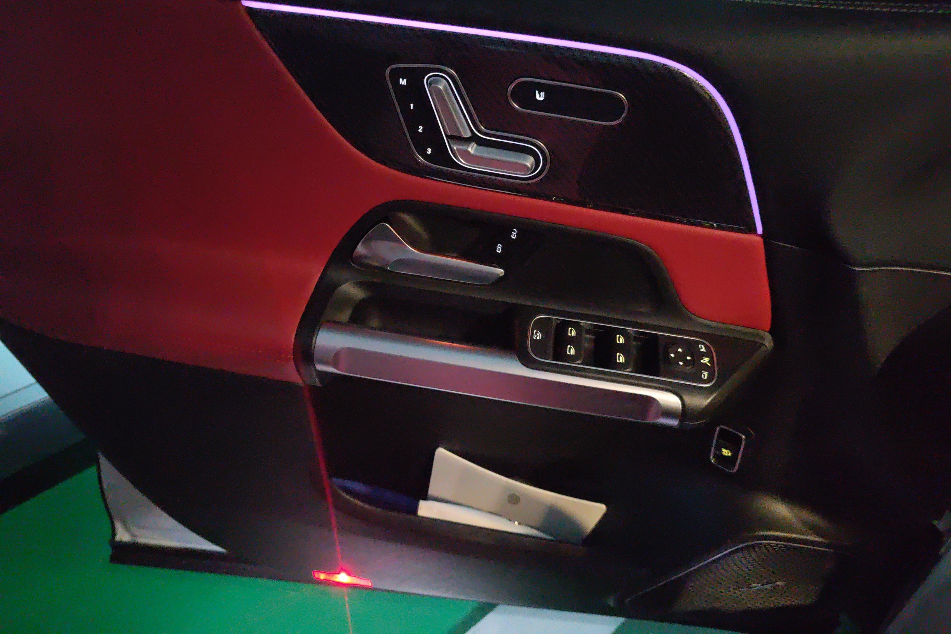 Mercedes-Benz GLB AMG 2022 immagine di auto #21