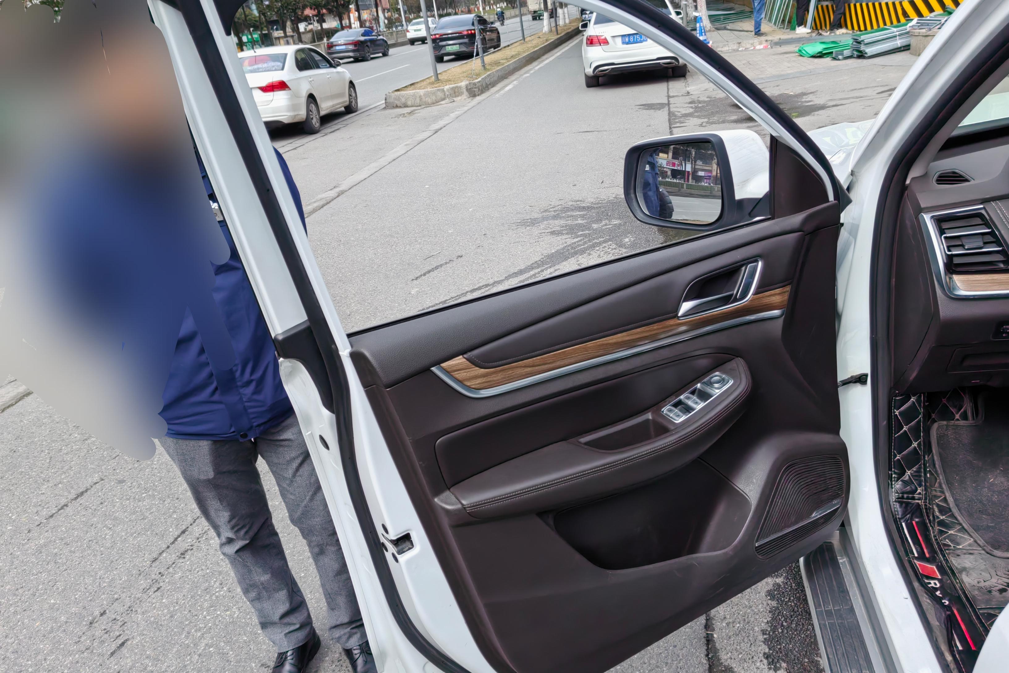 Roewe RX8 2018 изображение автомобиля #21