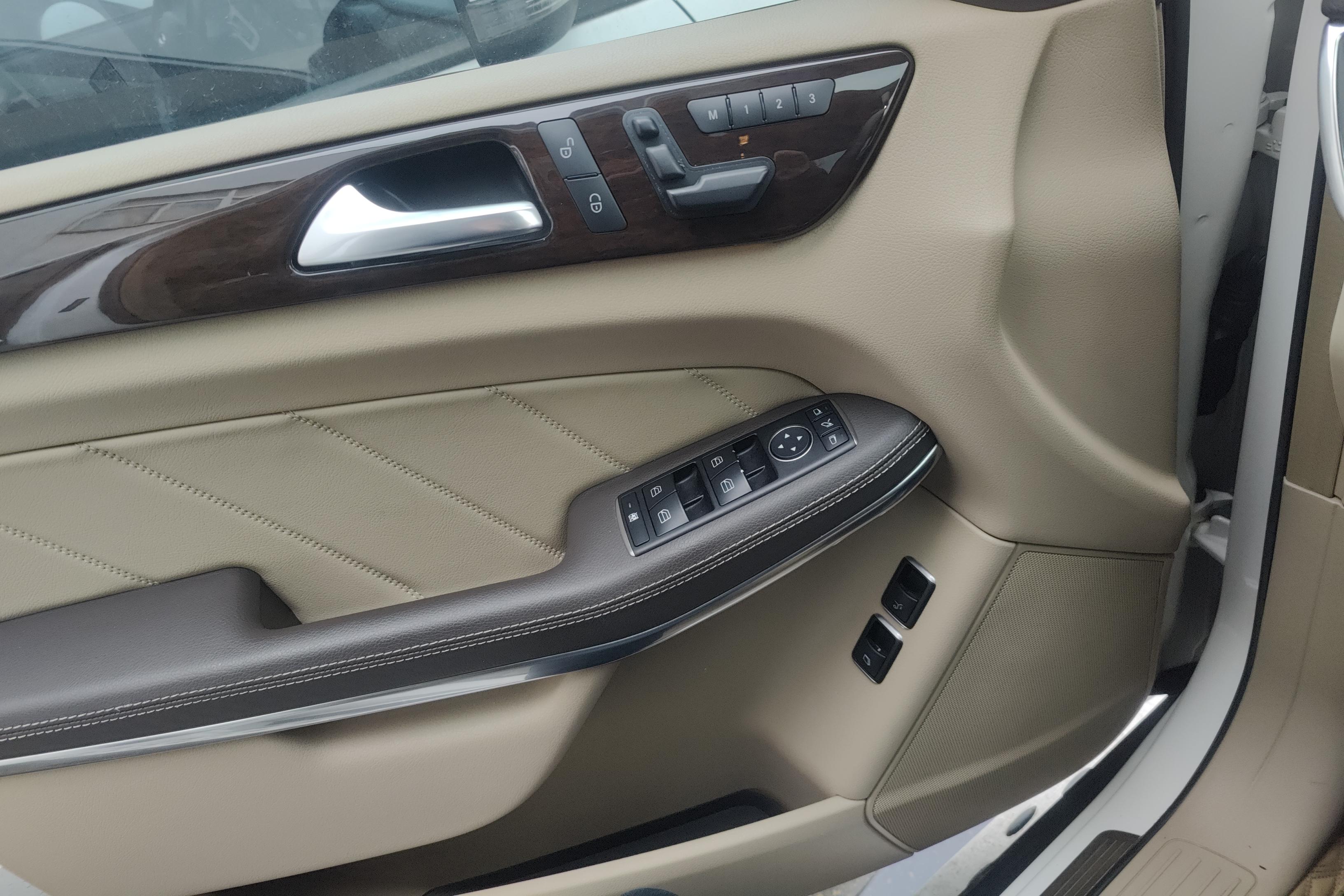 Mercedes-Benz GL Class 2015 car image #21