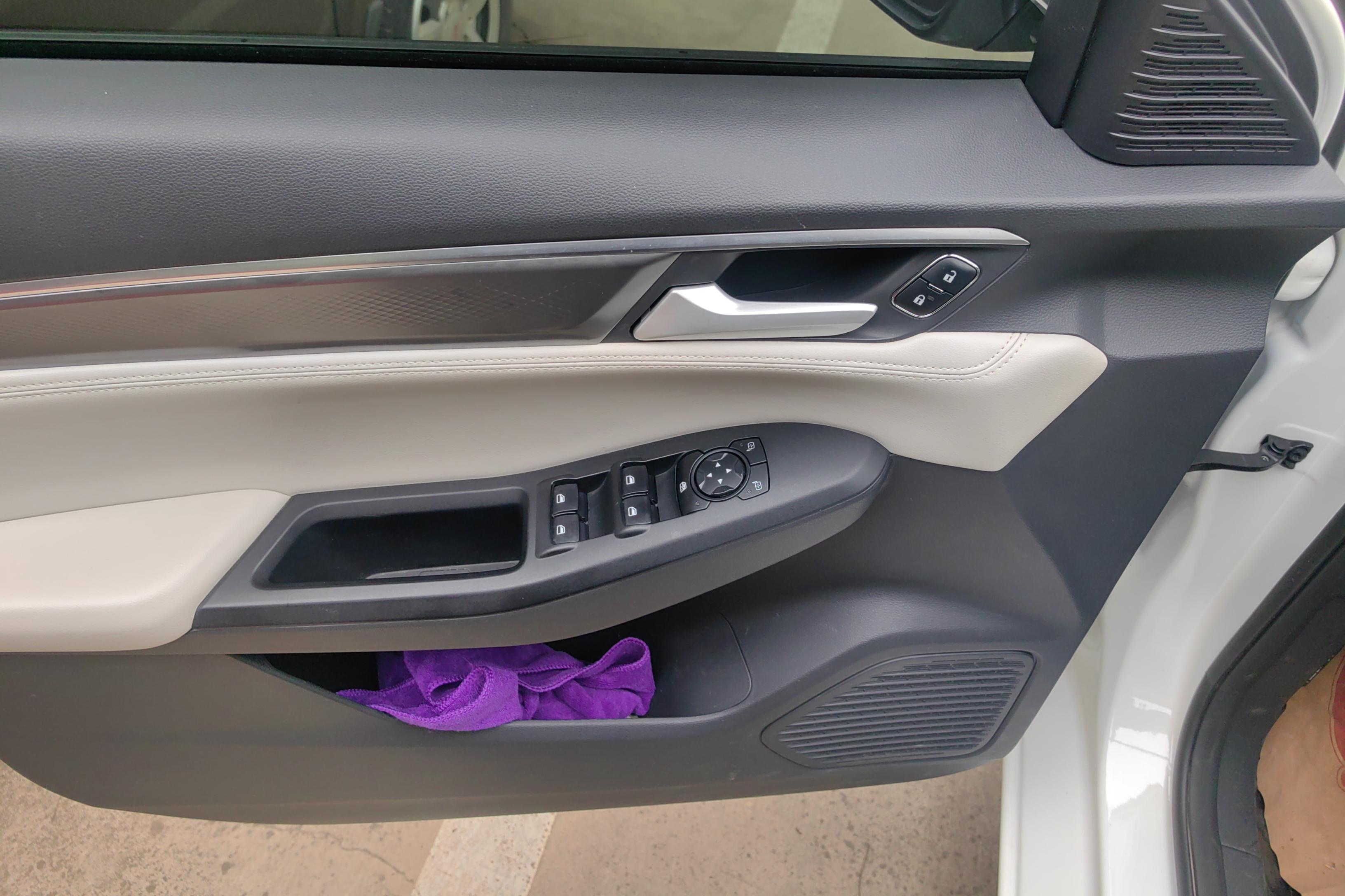 Ford Escort 2021 car image #21