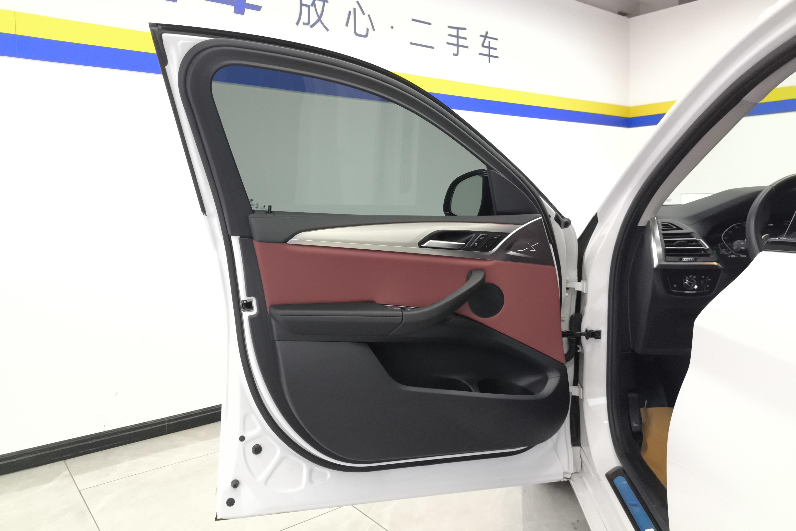 BMW X4 M40i 2024 #21 BMW X4 M40i 2024 car image #21