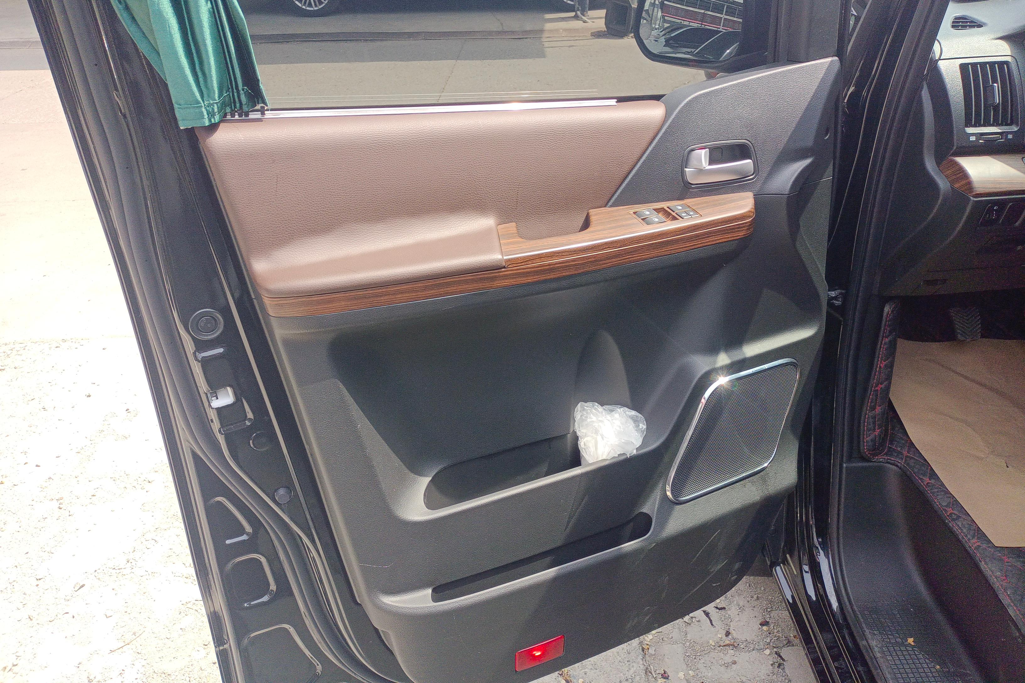 Forthing Lingzhi PLUS 2021 #21 Forthing Lingzhi PLUS 2021 car image #21