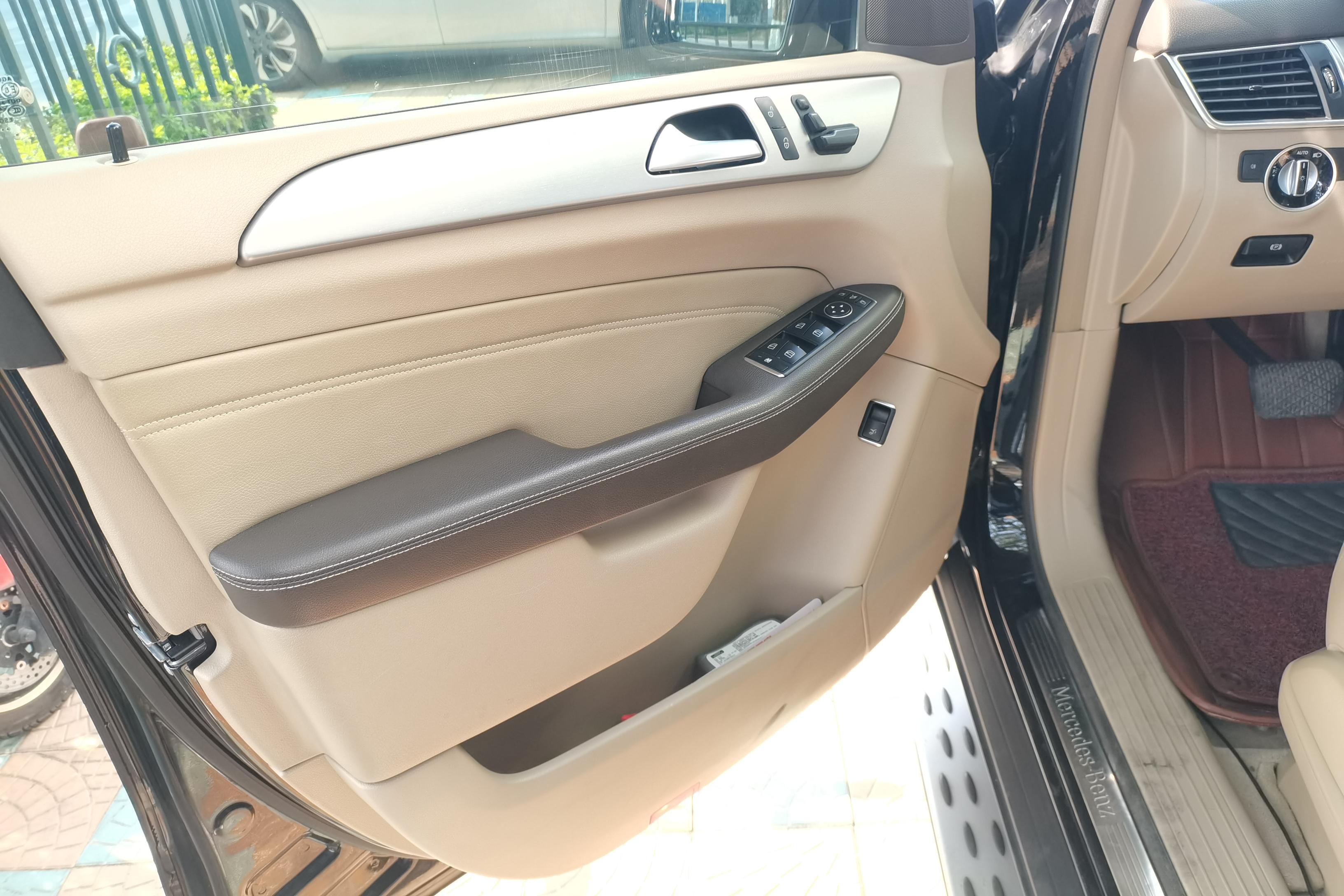 Mercedes-Benz M Class 2014 car image #21