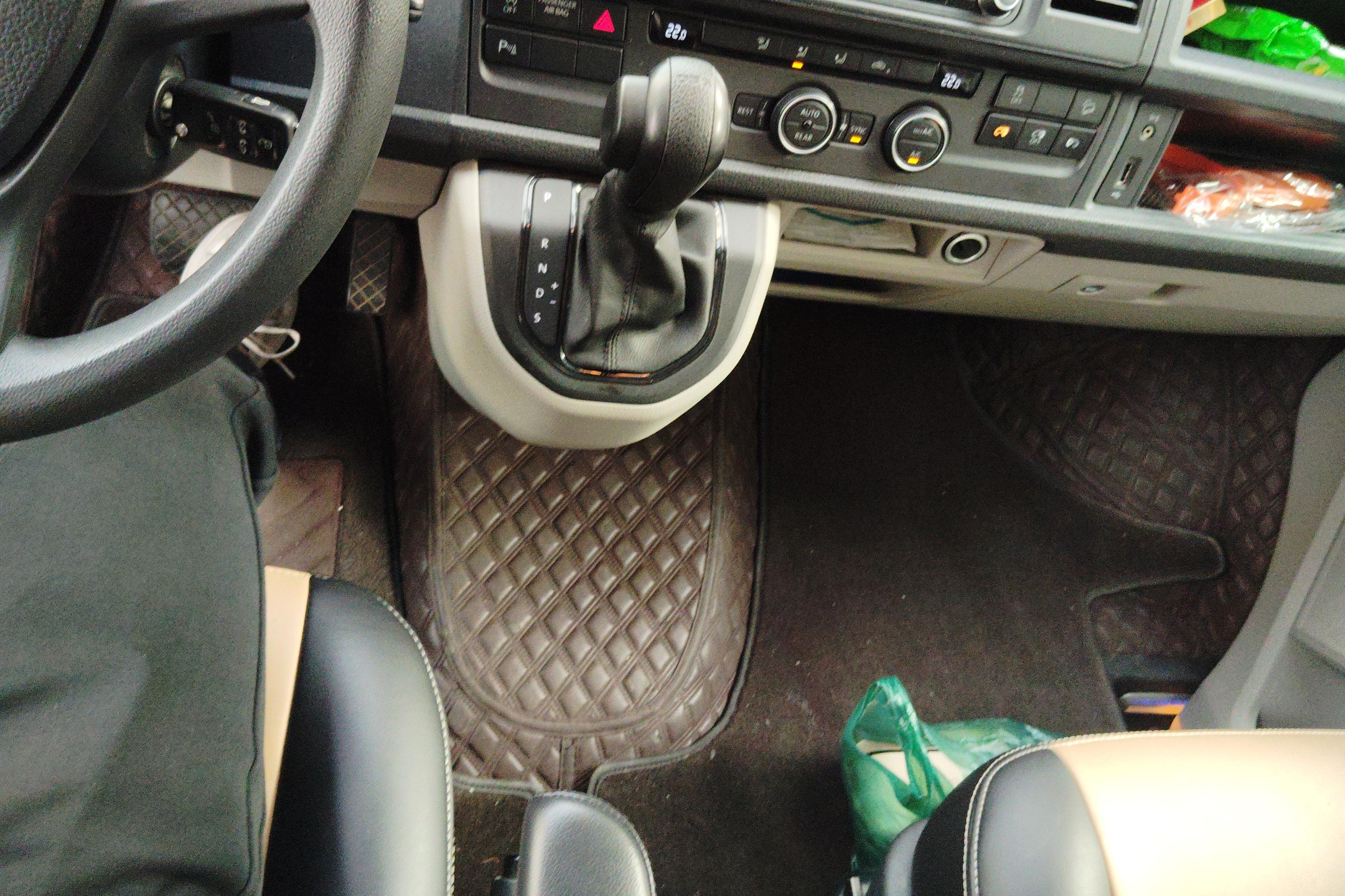 Volkswagen Caravelle 2017 immagine di auto #21