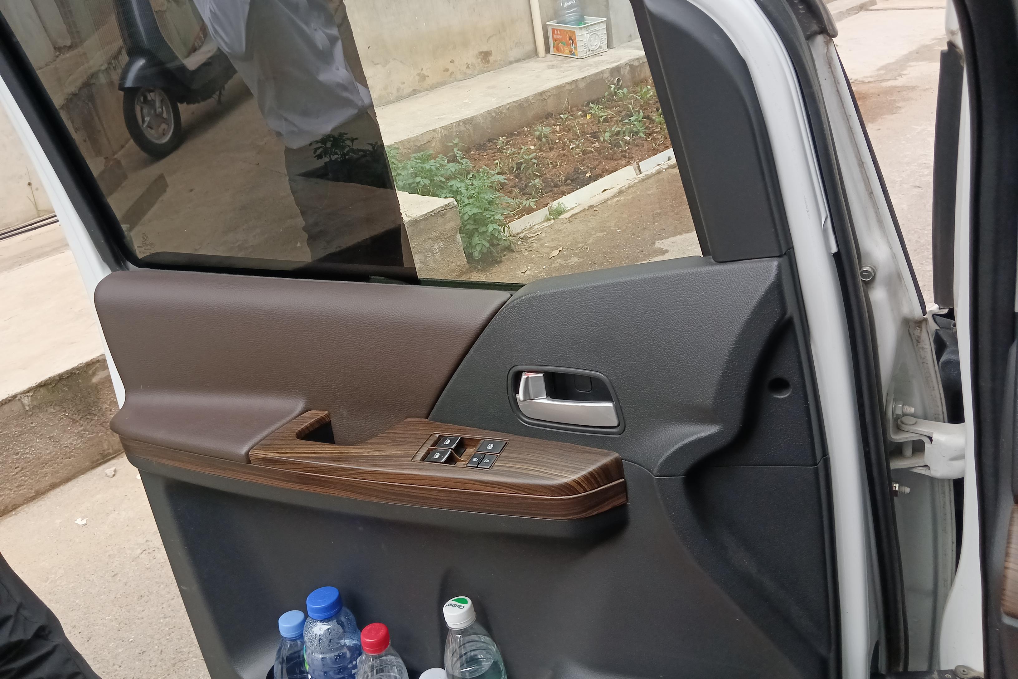 Forthing Lingzhi PLUS 2021 #21 Forthing Lingzhi PLUS 2021 car image #21