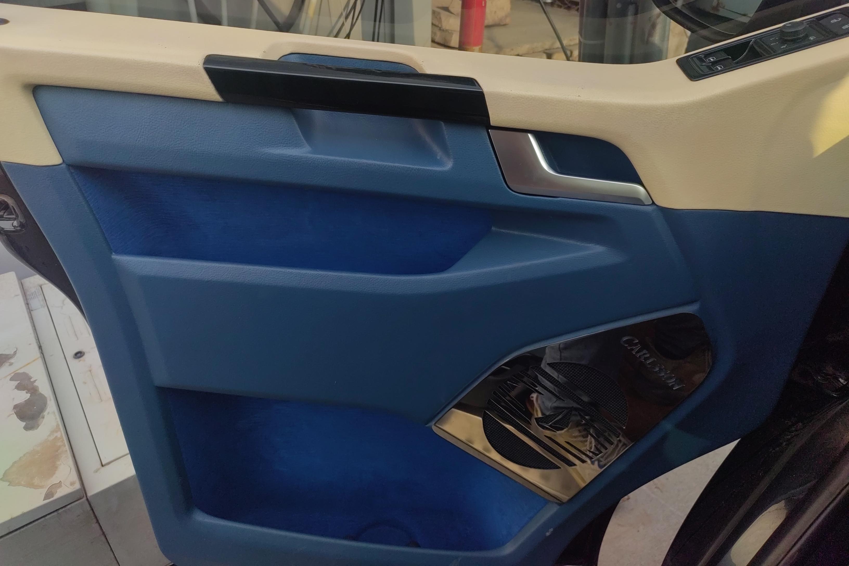 Volkswagen Caravelle 2017 car image #21